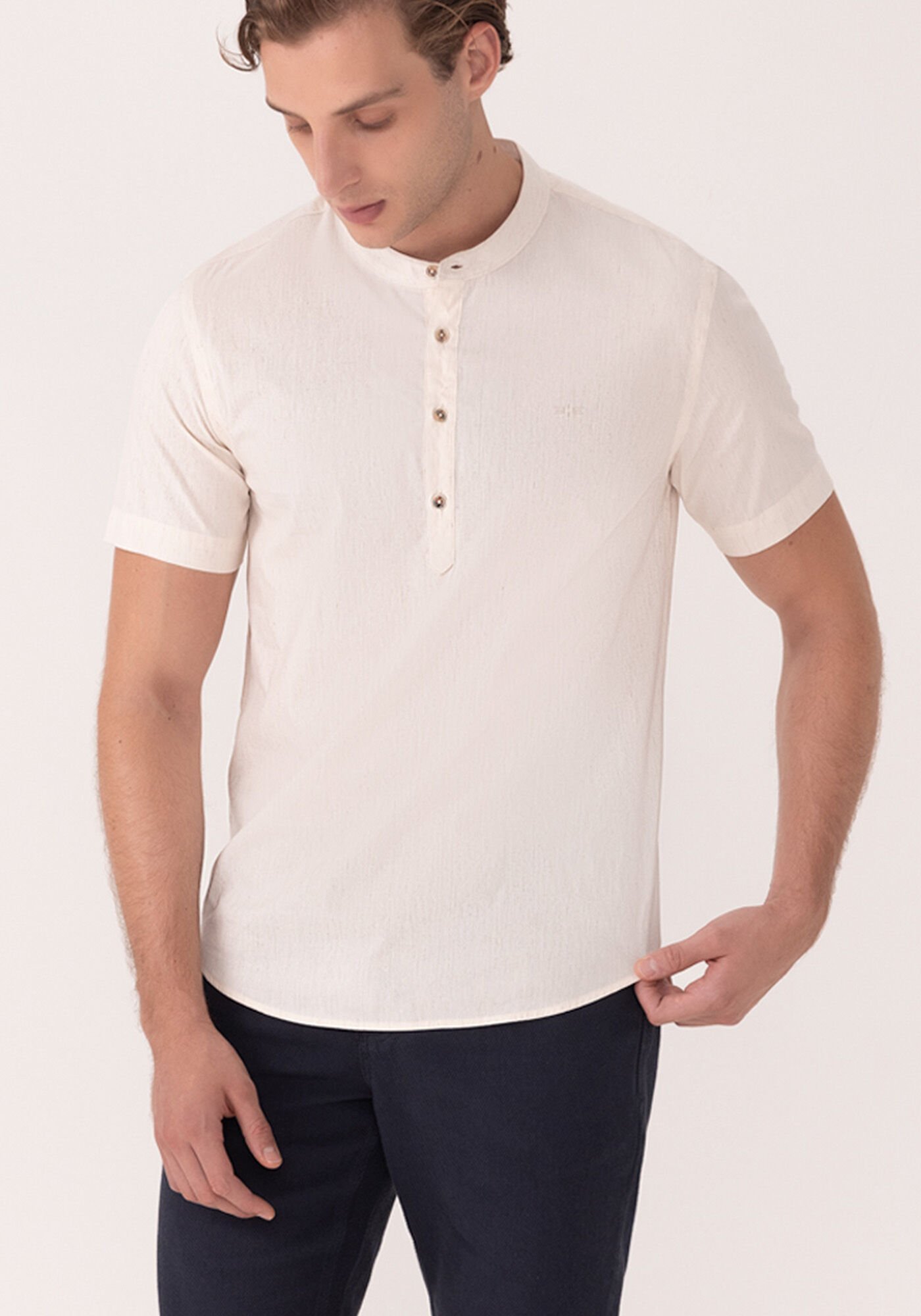 Camisa Bata De Mangas Curtas Com Linho, BRANCO OFF WHITE, large.