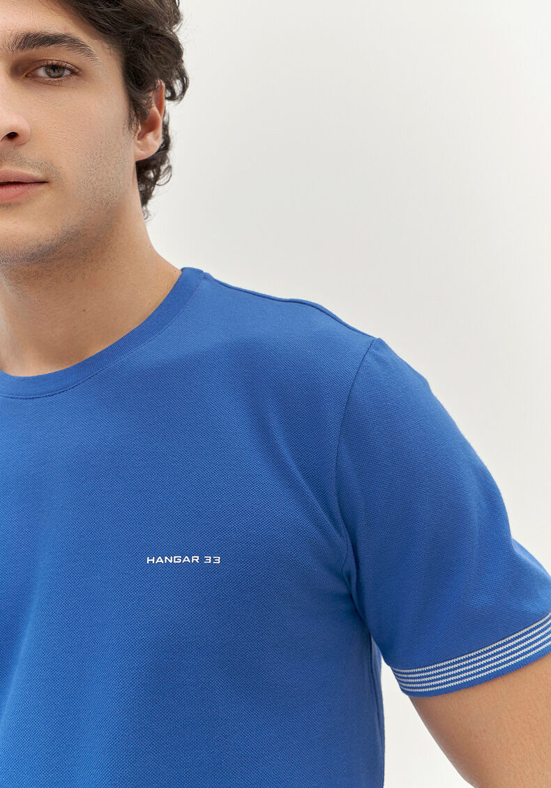 Camiseta Masculina em Malha Piquet com Retil&iacute;nea, AZUL OMEGA, large.