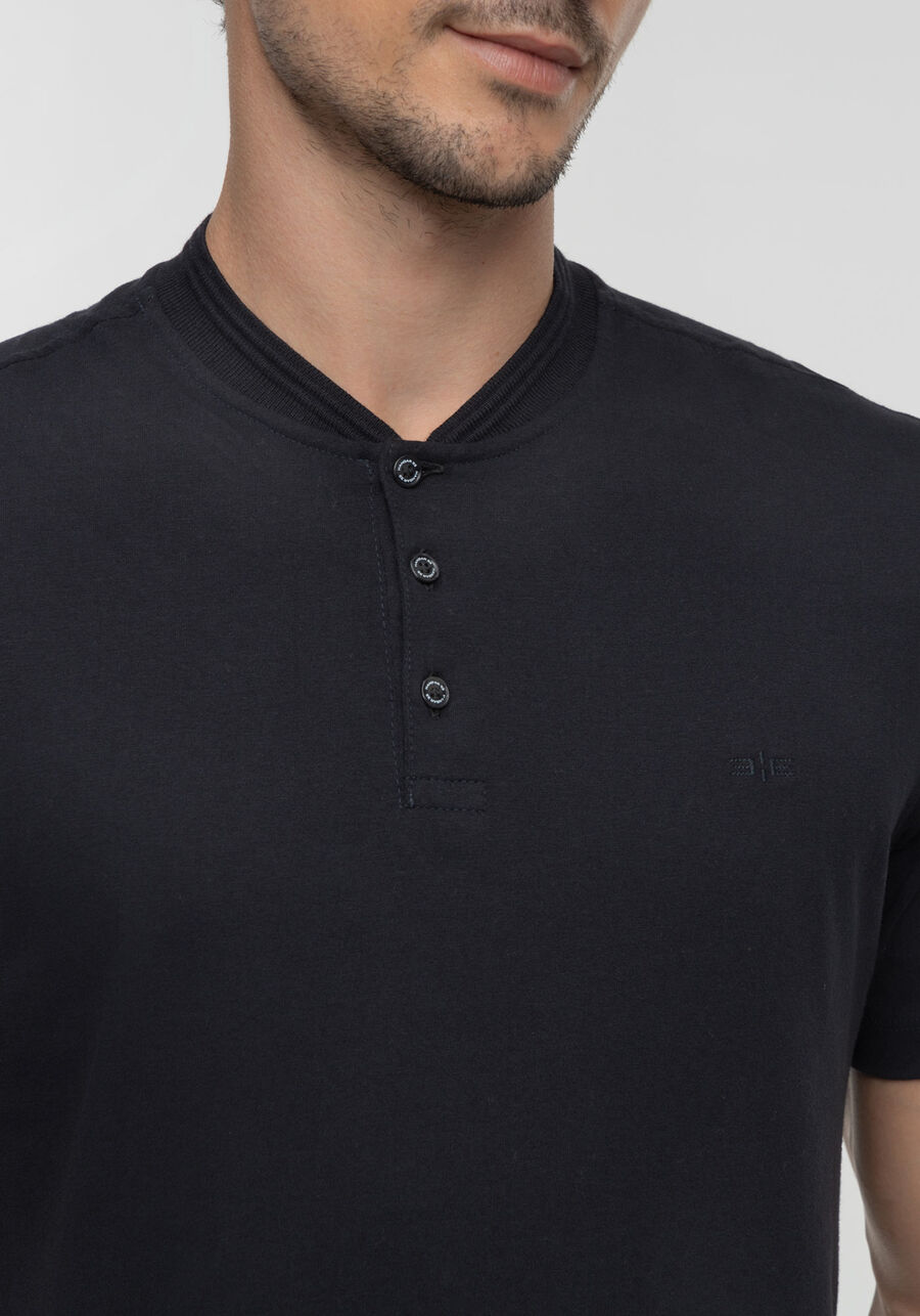 Camisa Com Gola Padre E Manga Curta Em Meia Malha Peletizada, PRETO. Camisa Com Gola Padre E Manga Curta Em Meia Malha Peletizada, PRETO, large.