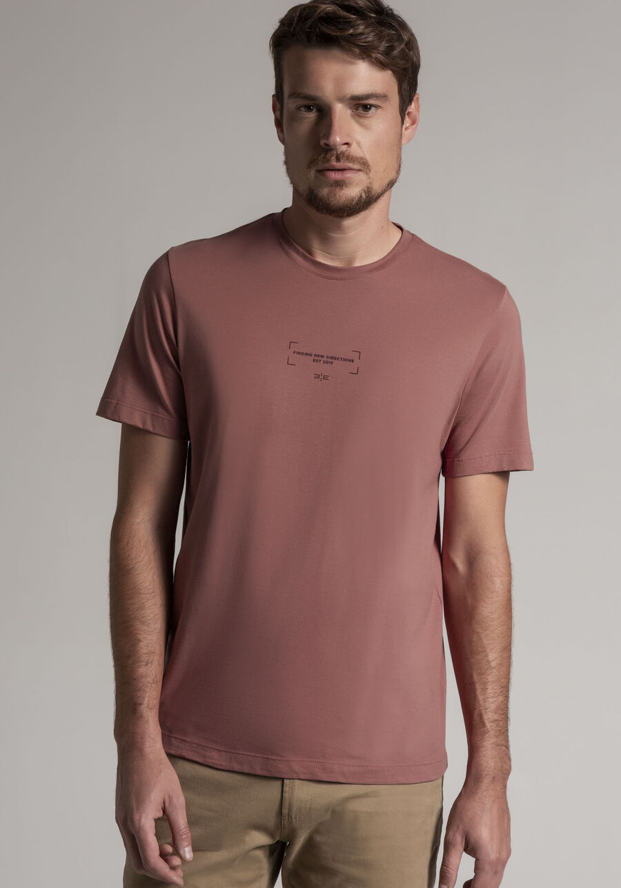 Camiseta Masculina em Malha Pima com Detalhe, BORDO BATAVO. Camiseta Masculina em Malha Pima com Detalhe, BORDO BATAVO, large.
