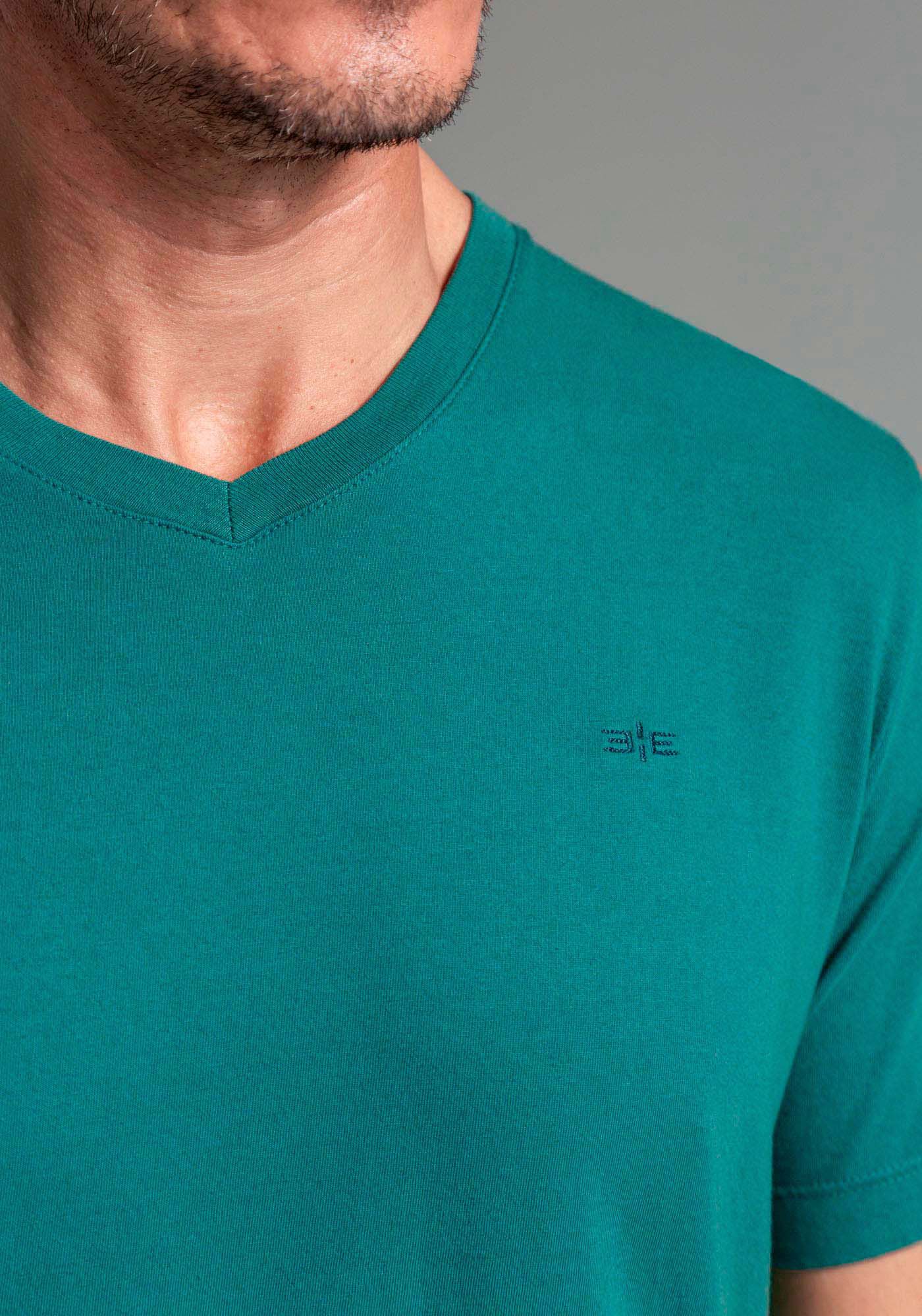 Camiseta Masculina em Malha com Decote V, VERDE LAKE, large.