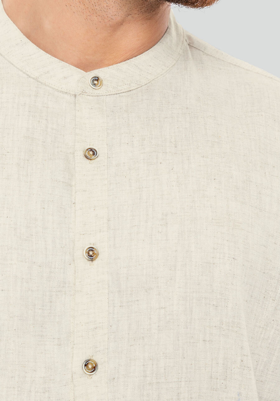 Camisa Masculina em Linho Comfort com Gola Padre, BRANCO OFF WHITE. Camisa Masculina em Linho Comfort com Gola Padre, BRANCO OFF WHITE, large.