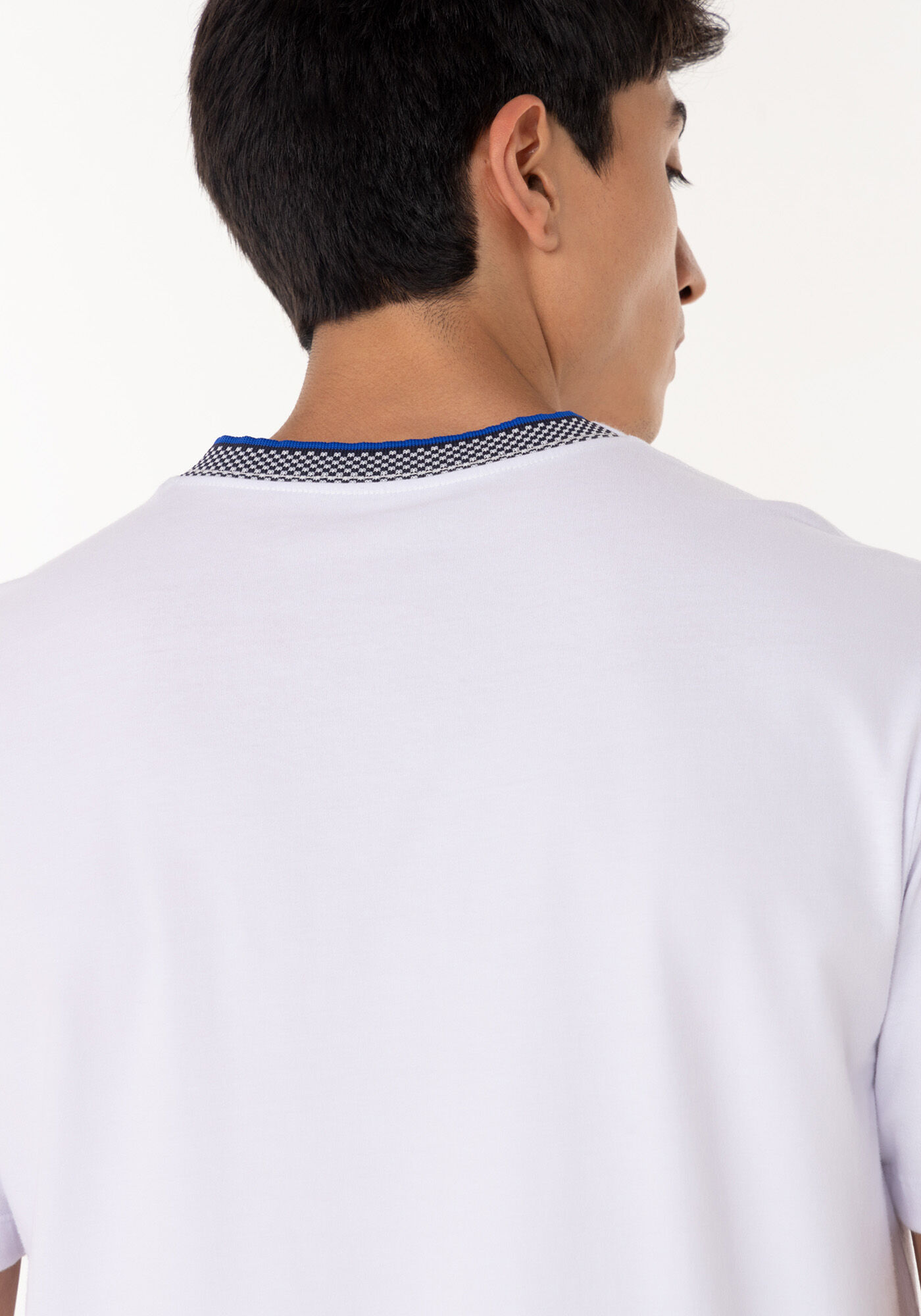 Camiseta De Manga Curta Em Meia Malha Com Retil&iacute;nea Na Gola, BRANCO, large.