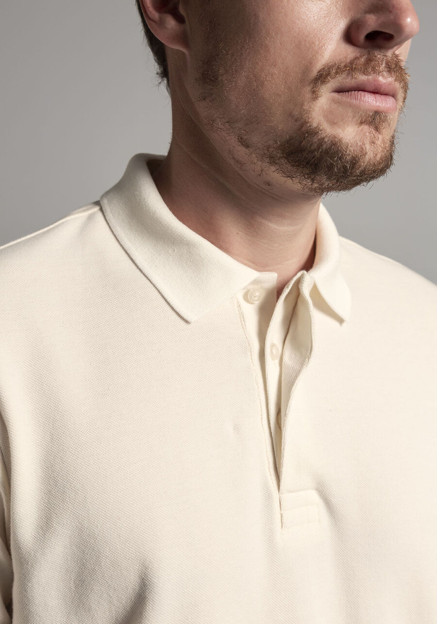 Camisa Polo Masculina em Malha Piquet Pima, BEGE GINGER. Camisa Polo Masculina em Malha Piquet Pima, BEGE GINGER, large.
