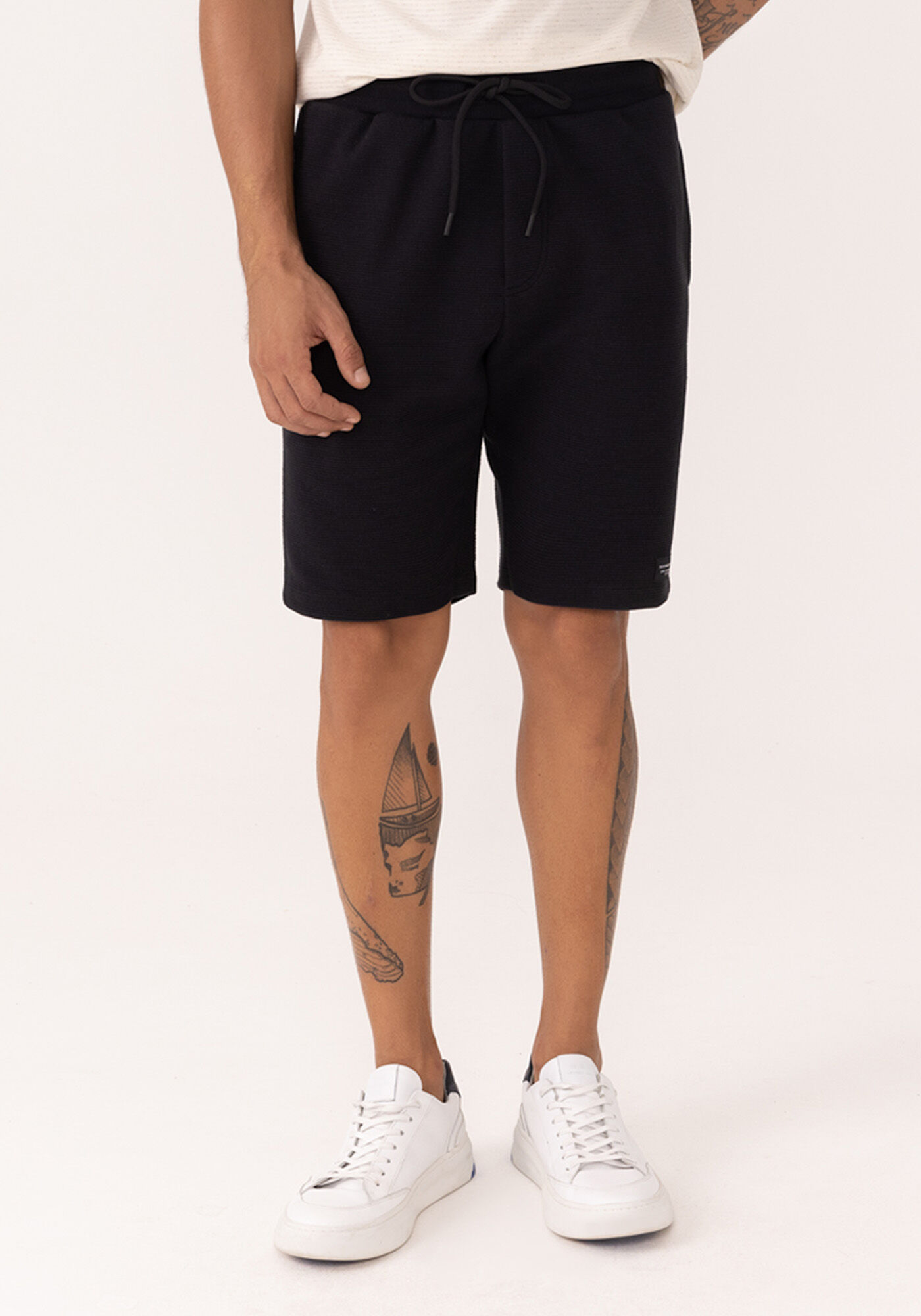 Bermuda Com Bolsos Em Moletom Texturizado, PRETO, large.