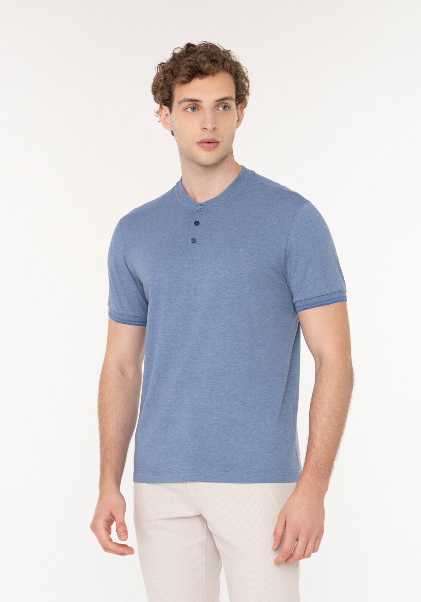 Camisa De Mangas Curtas Com Gola Padre E Bot&otilde;es, MARINHO CRISTAL, large.