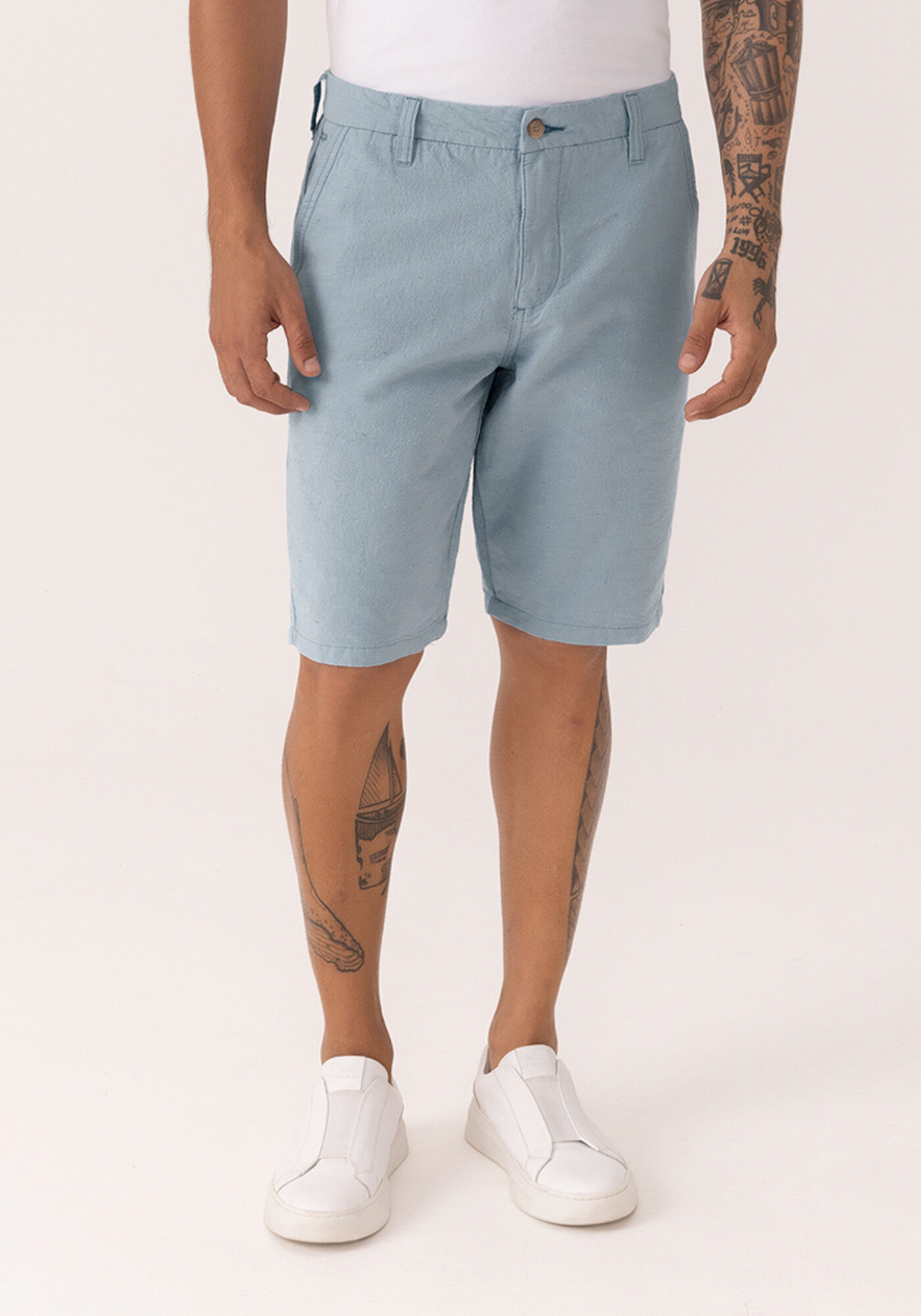 Bermuda Reta Em Sarja Com Bolsos, AZUL ATALAIA, large.