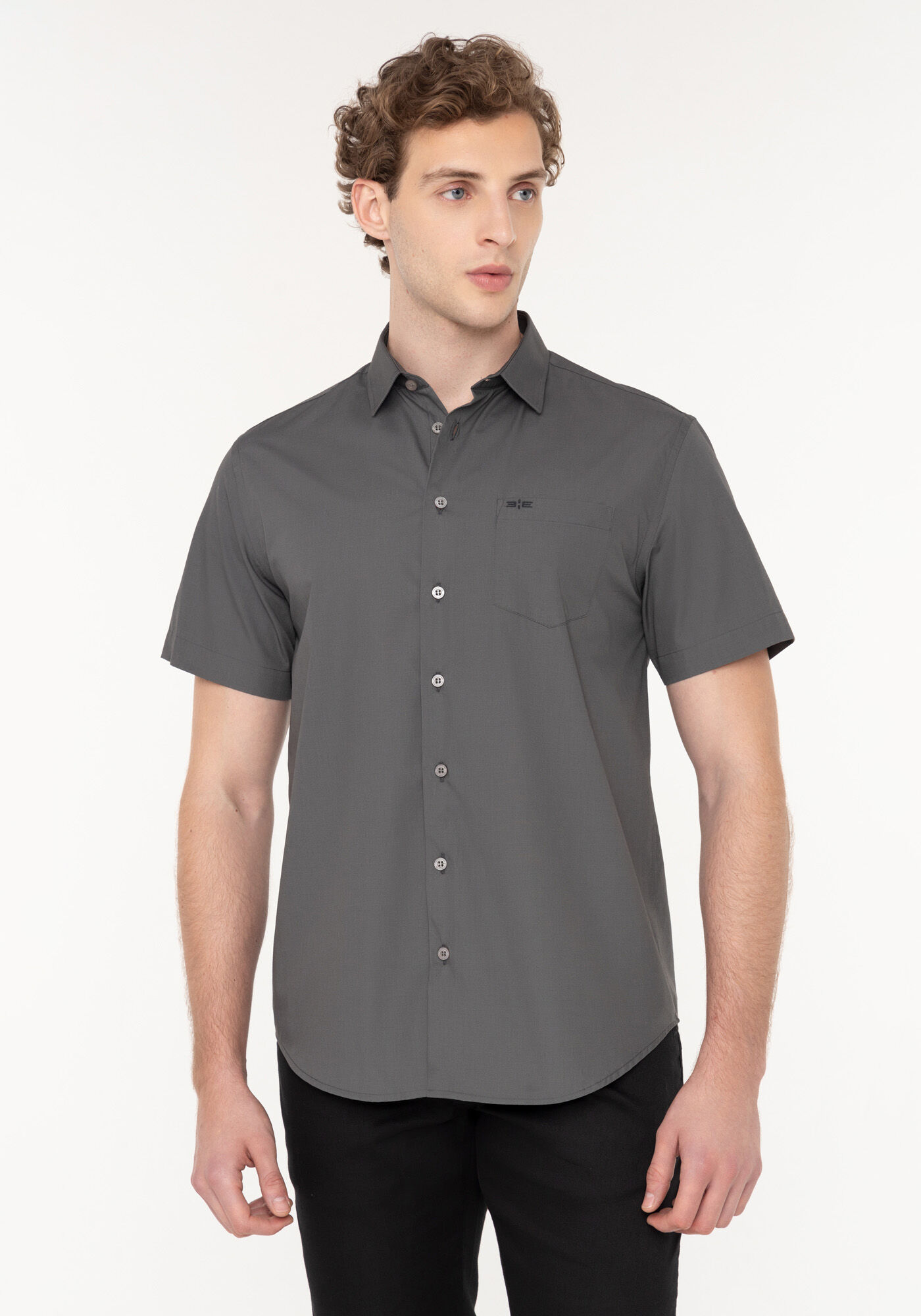 Camisa Comfort Com Manga Curta E Bolso Em Tecido Mercerizado, CINZA NOTI, large.