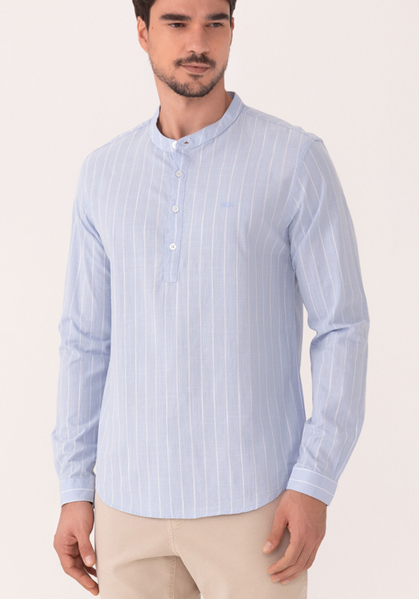Camisa Slim Fit Com Gola Padre Em Algod&atilde;o, AZUL CLARO, large.