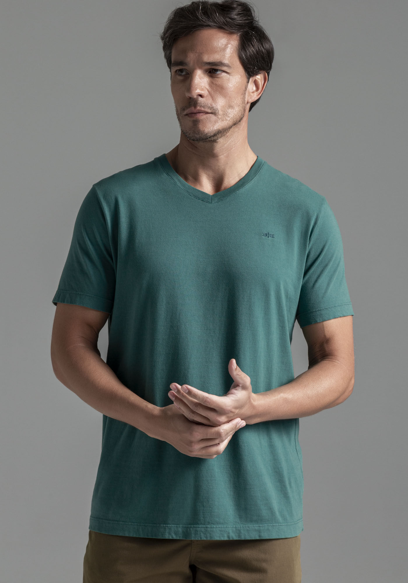 Camiseta Masculina em Malha com Decote V, VERDE LAKE, large.