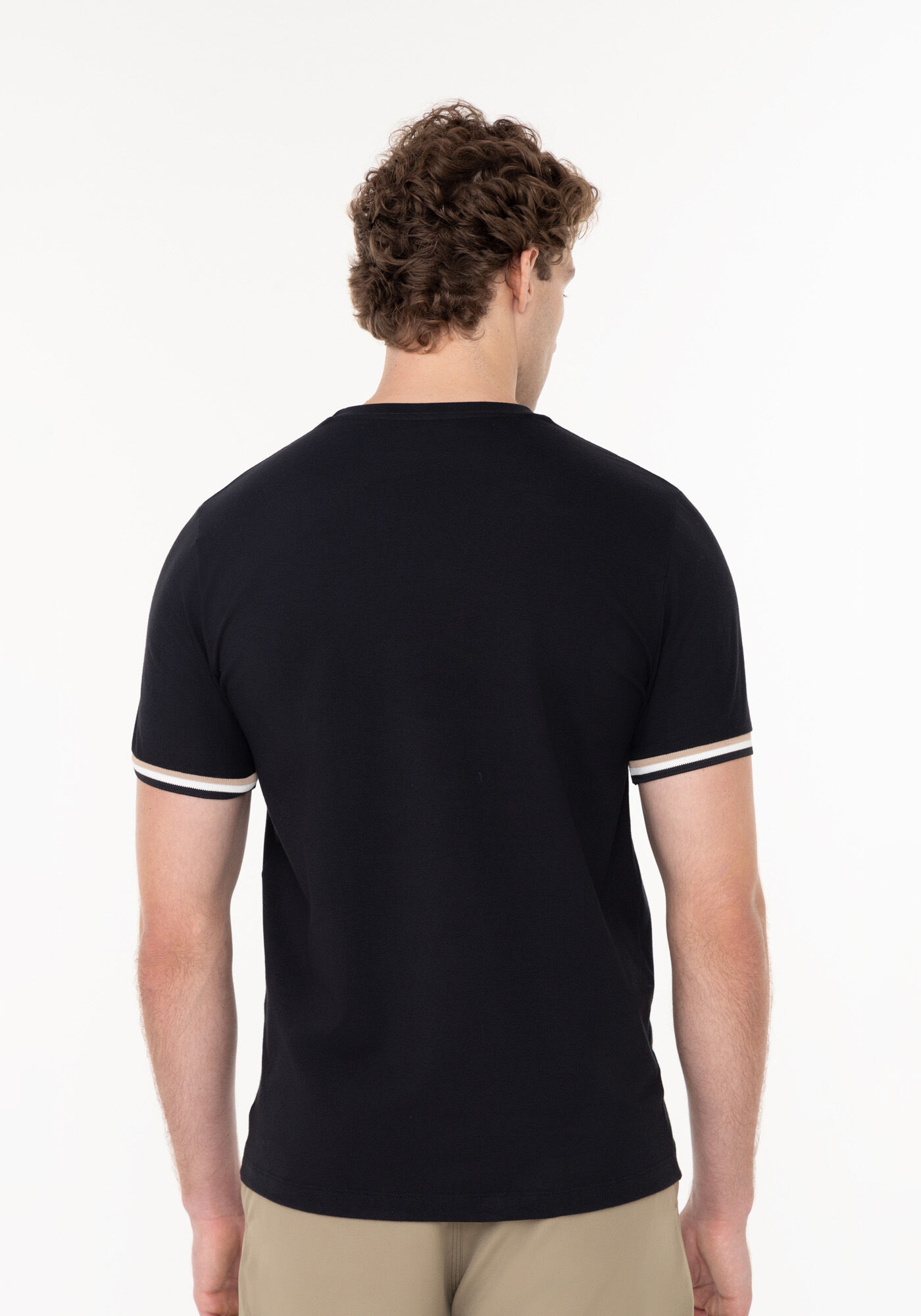 Camiseta De Mangas Curtas Com Retil&iacute;nea Em Malha De Algod&atilde;o, PRETO, large.