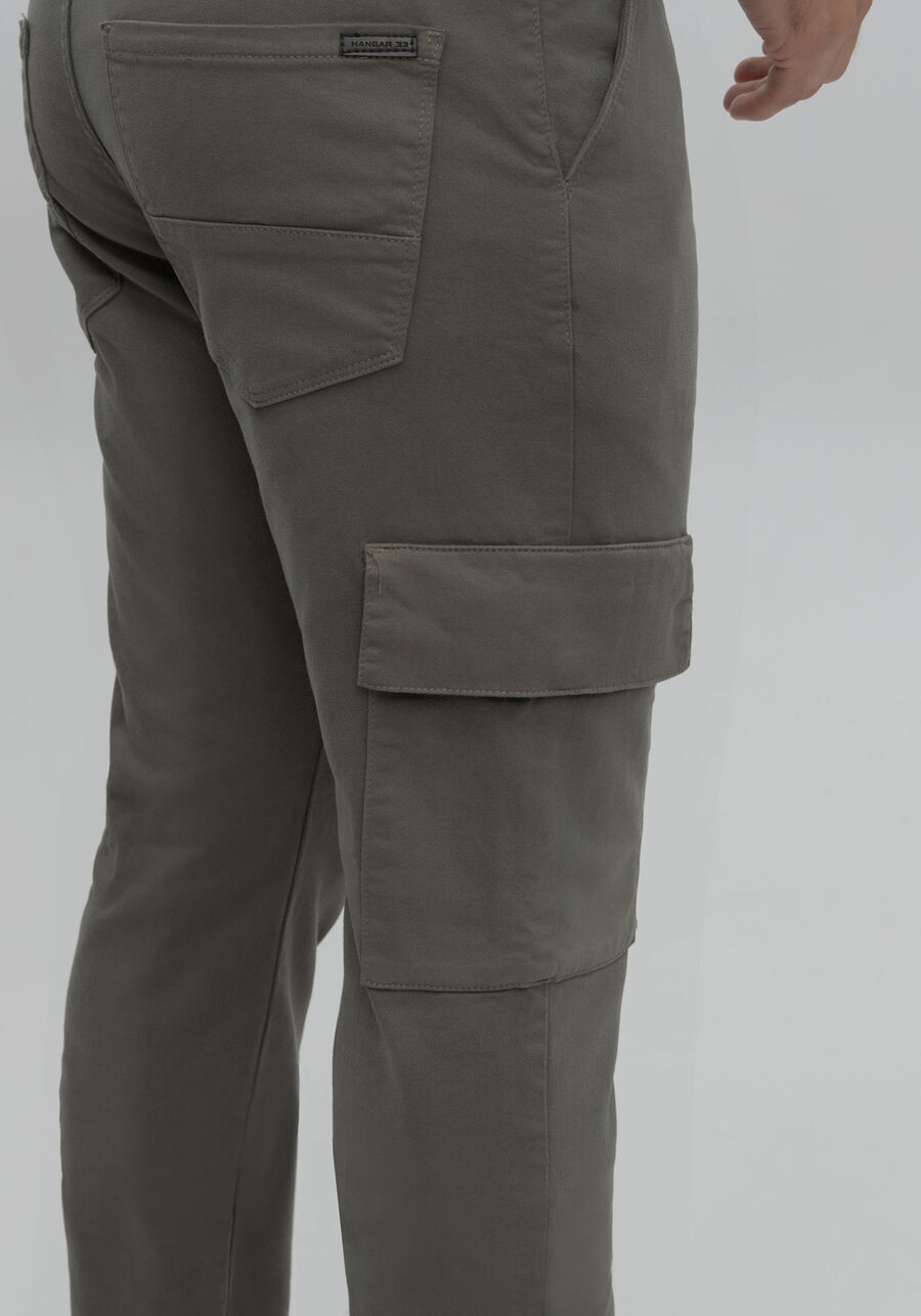 Calça Jogging Com Bolso Cargo Em Sarja Denim Malha, VERDE FURIA. Calça Jogging Com Bolso Cargo Em Sarja Denim Malha, VERDE FURIA, large.