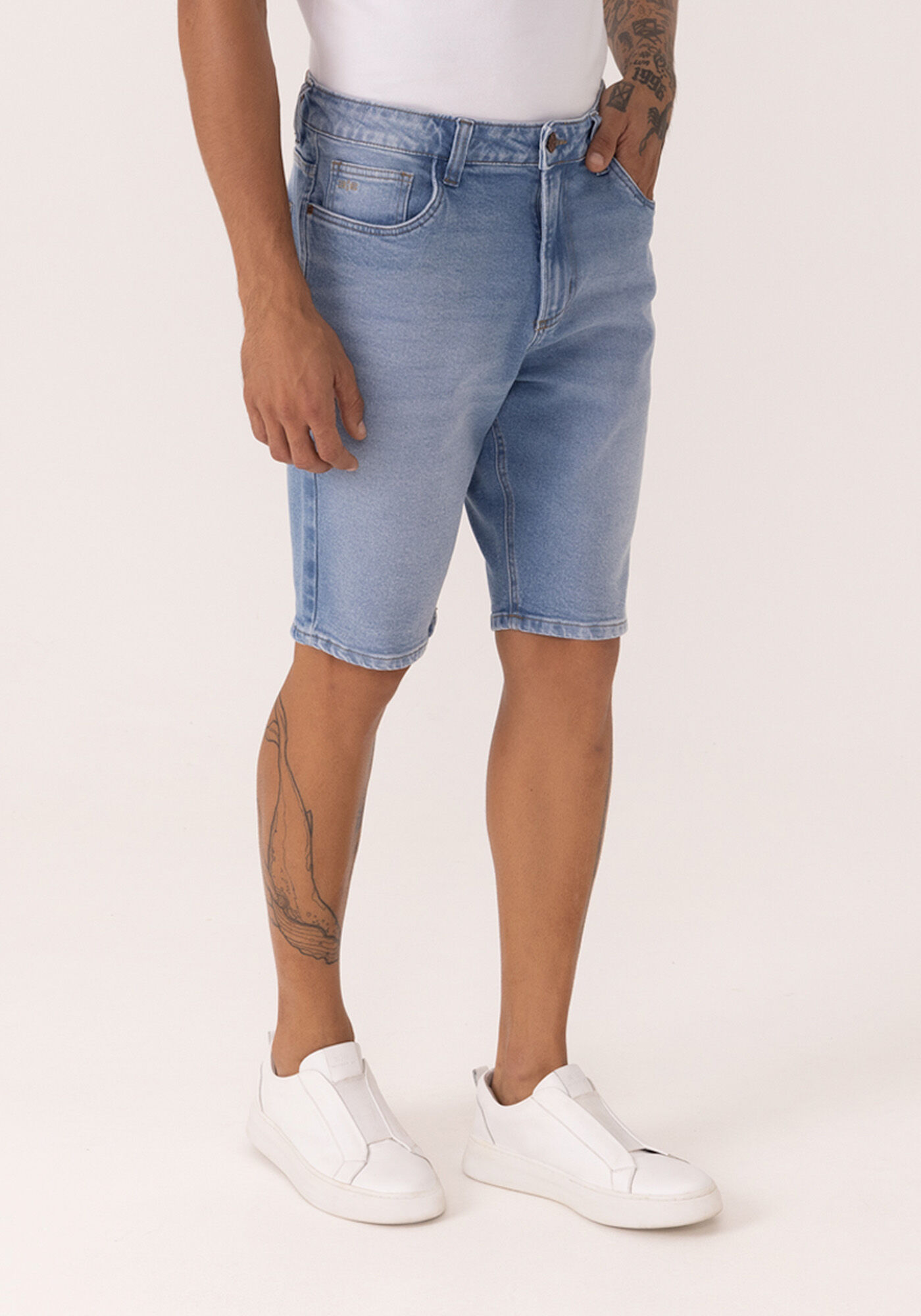 Bermuda Reta Radial Com Bolsos Em Jeans Com Elastano, JEANS, large.