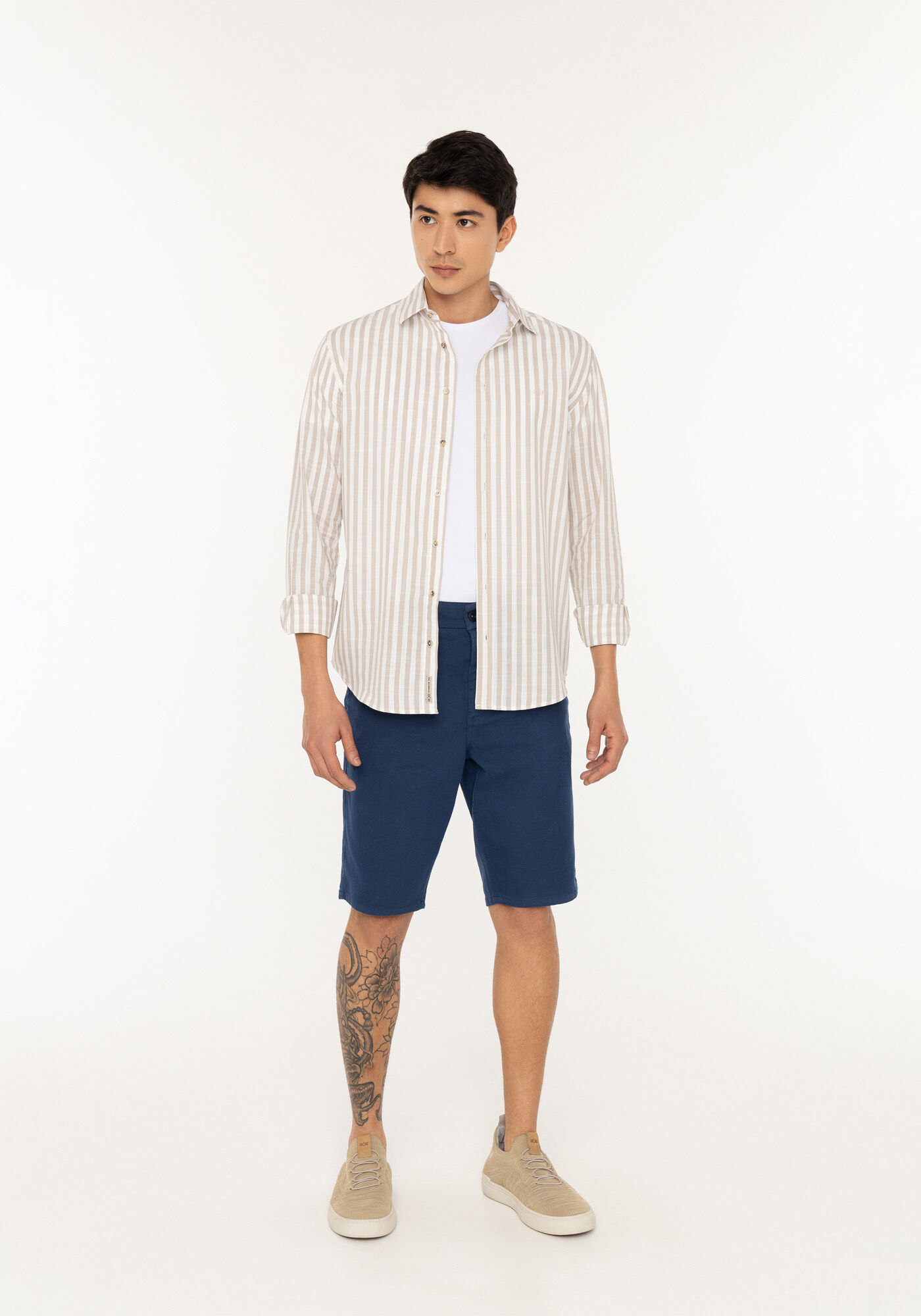 Bermuda Reta Masculina Em Sarja Ponto Roma Com Bolsos, AZUL HORIZONTE, large.