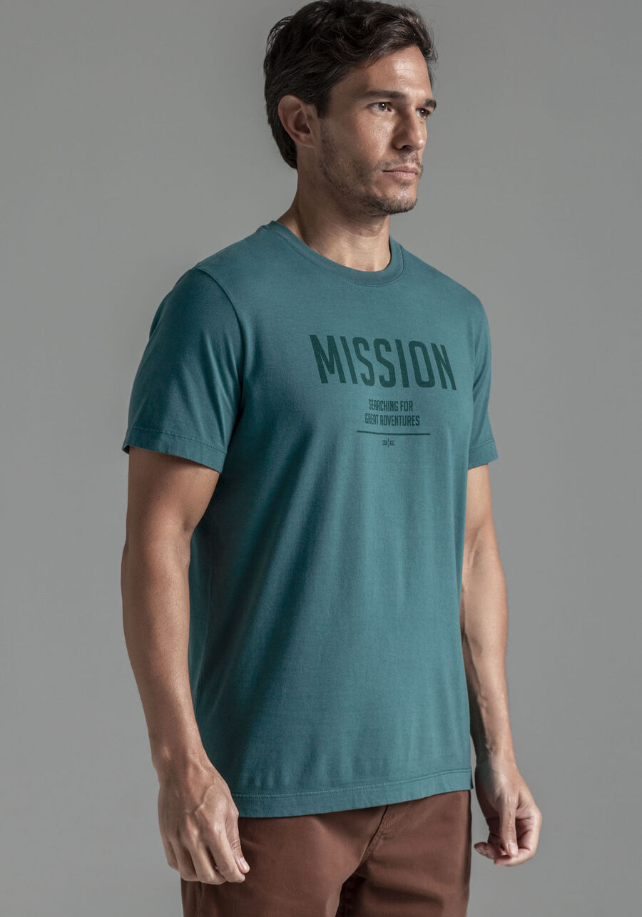 Camiseta Masculina em Malha com Estampa Mission, VERDE LAKE. Camiseta Masculina em Malha com Estampa Mission, VERDE LAKE, large.
