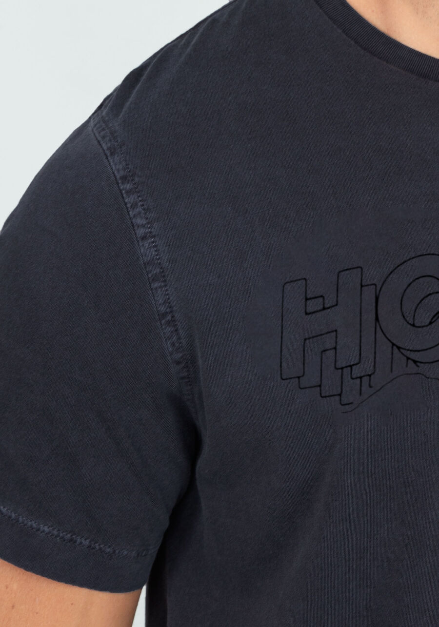 Camiseta em Malha Estampa Lettering, CINZA NOTI. Camiseta em Malha Estampa Lettering, CINZA NOTI, large.