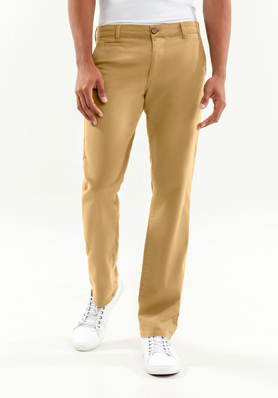 Calça Chino Reta em Sarja, CAQUI RAIZ. Calça Chino Reta em Sarja, CAQUI RAIZ, large.