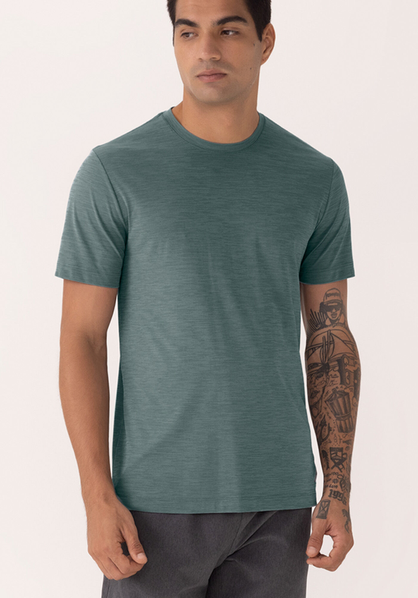 Camiseta B&aacute;sica De Mangas Curtas Em Malha De Poliamida, VERDE LIVE, large.