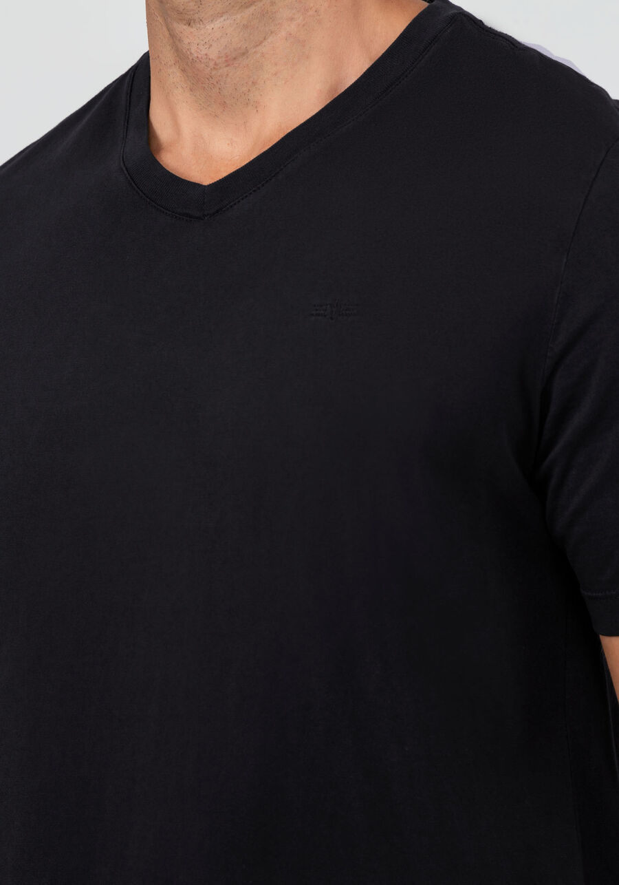 Camiseta Masculina em Malha com Decote V, PRETO REATIVO. Camiseta Masculina em Malha com Decote V, PRETO REATIVO, large.
