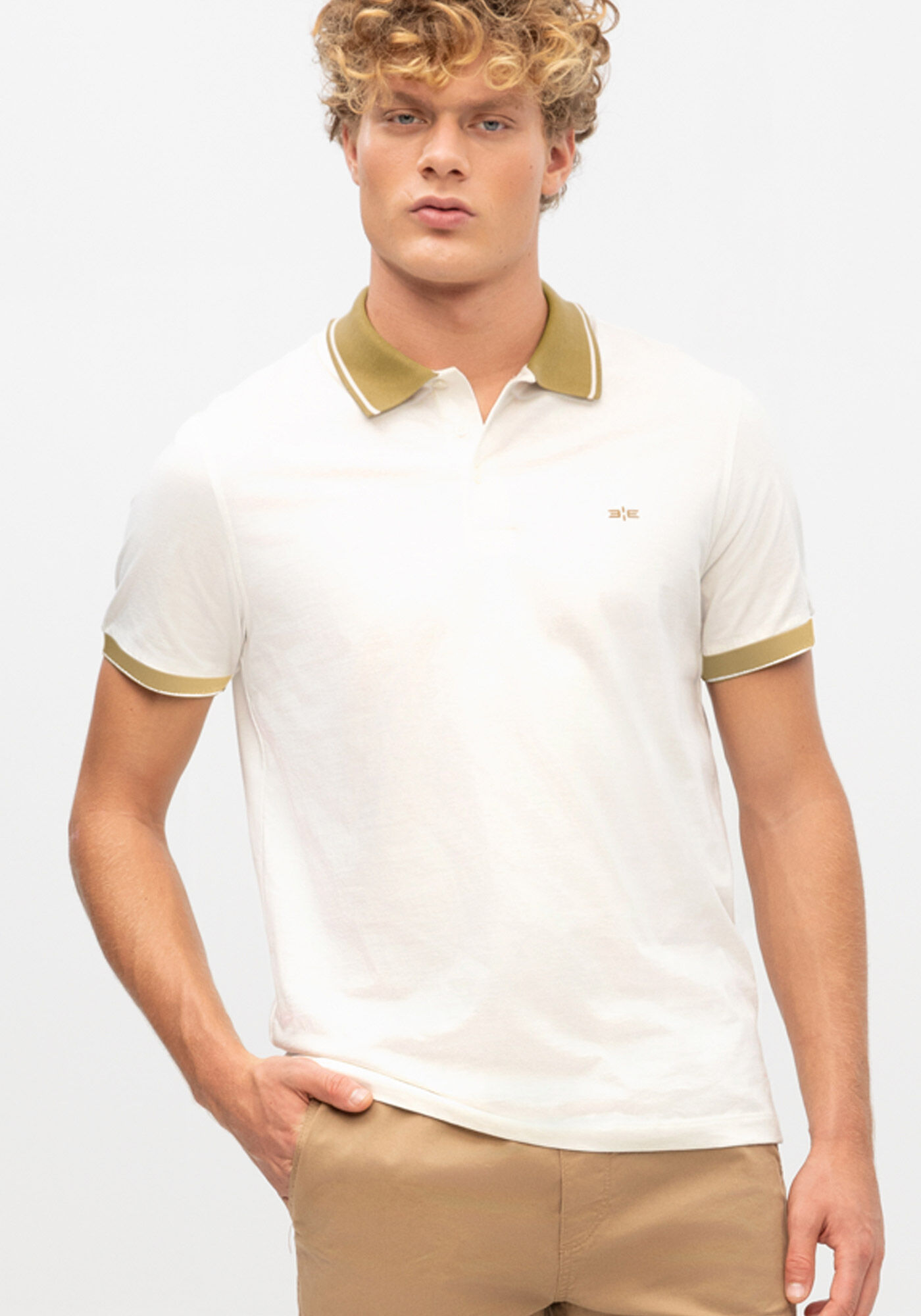 Camisa Polo Masculina com Detalhe Retil&iacute;nea, BRANCO OFF WHITE, large.