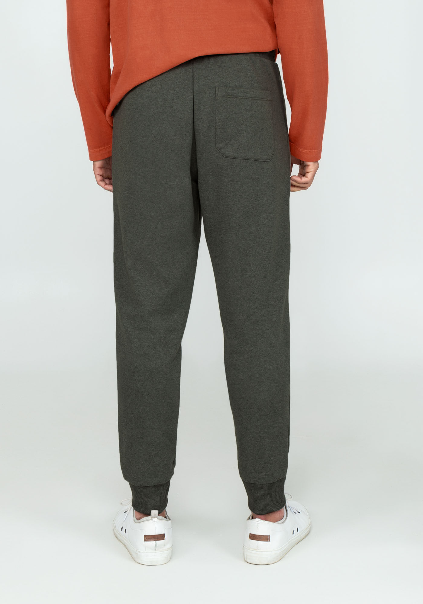 Calça moletom com bolso de ziper top