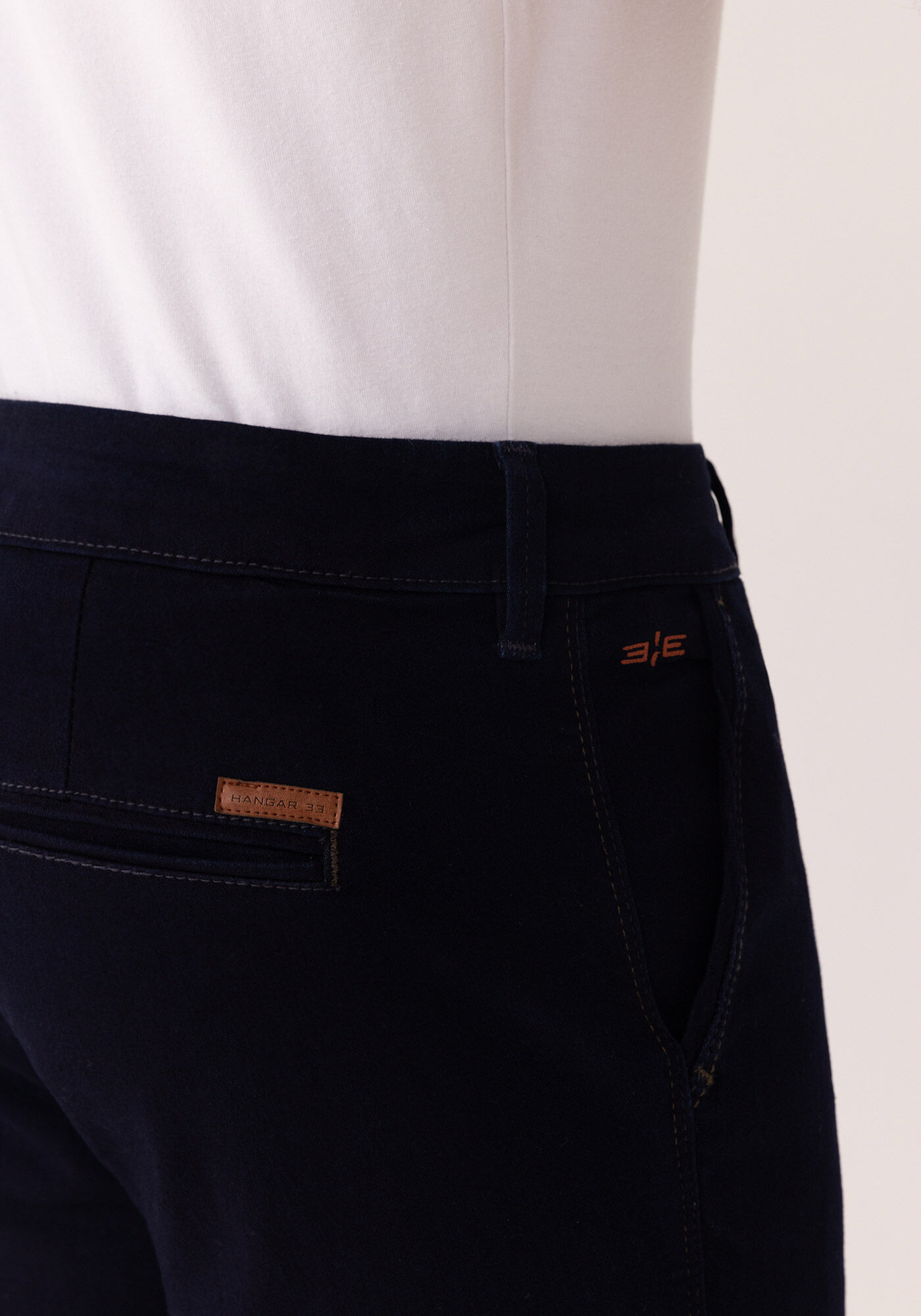 Bermuda Reta Radial Em Jeans Amaciado, JEANS ESCURO, large.