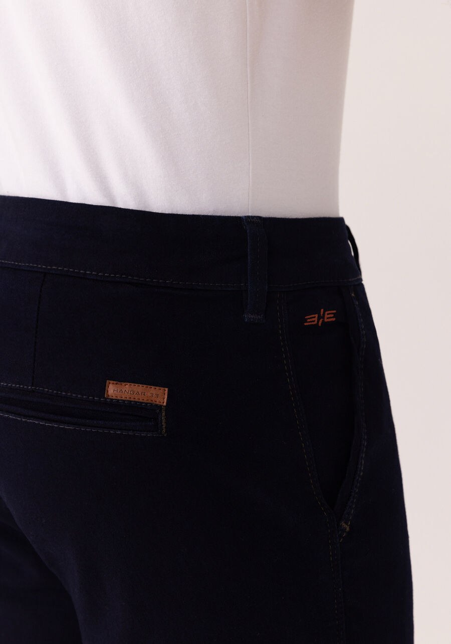 Bermuda Reta Radial Em Jeans Amaciado, JEANS ESCURO. Bermuda Reta Radial Em Jeans Amaciado, JEANS ESCURO, large.