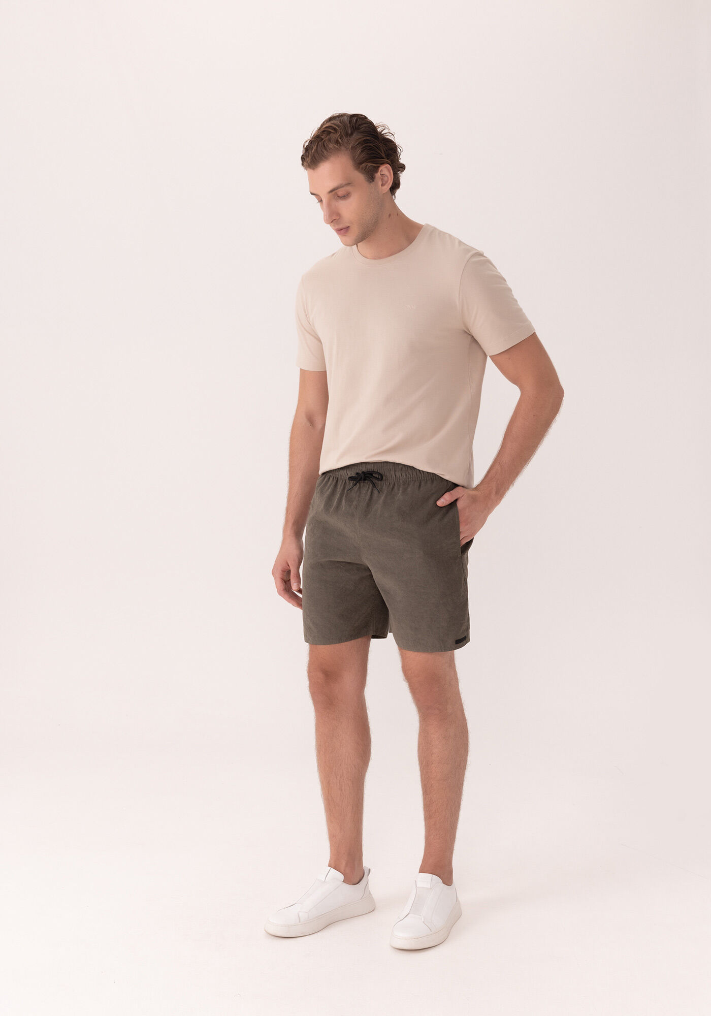 Shorts Com C&oacute;s El&aacute;stico E Bolsos, VERDE HEIR, large.