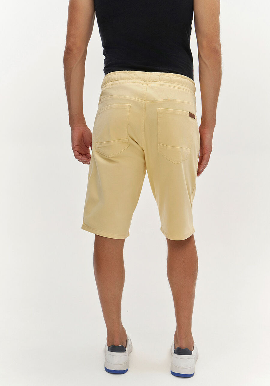 Bermuda Jogging Com Bolsos Em Sarja Denim Malha, AMARELO ROSITA. Bermuda Jogging Com Bolsos Em Sarja Denim Malha, AMARELO ROSITA, large.