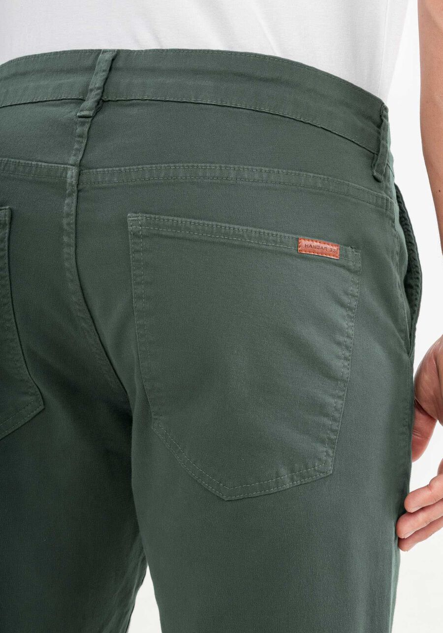 Bermuda Reta Radial Em Sarja Com Elastano, VERDE FURIA. Bermuda Reta Radial Em Sarja Com Elastano, VERDE FURIA, large.