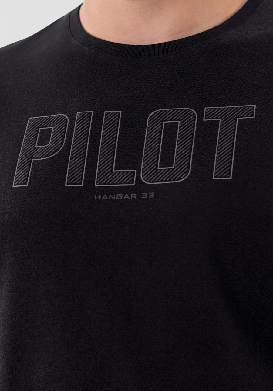 Camiseta Masculina Malha Lixada com Estampa Pilot, PRETO. Camiseta Masculina Malha Lixada com Estampa Pilot, PRETO, large.