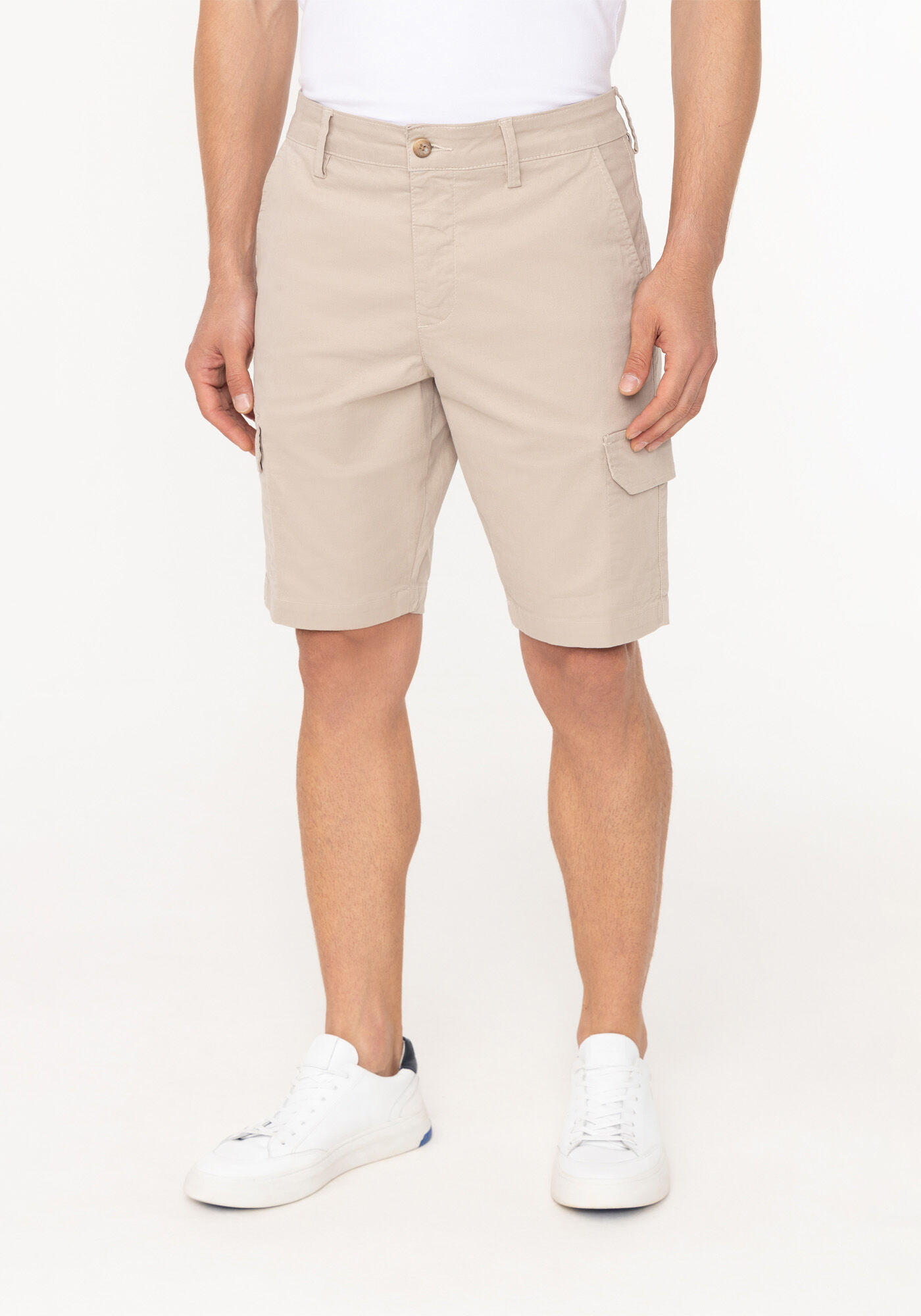 Bermuda Reta De Sarja Amaciada Com Bolso Cargo E Elastano, BEGE GELO, large.