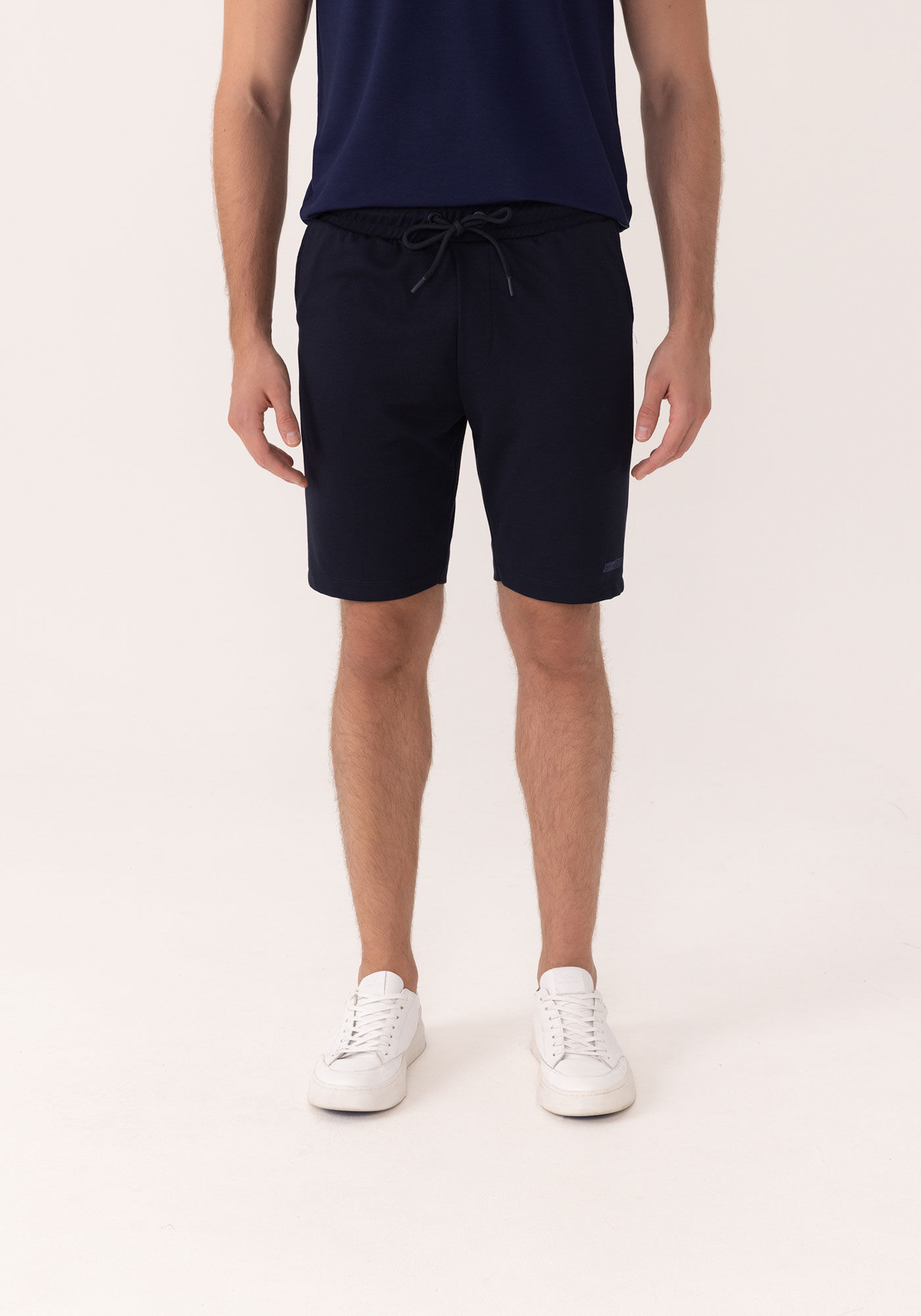 Bermuda Com Bolsos E C&oacute;s El&aacute;stico Em Malha Com Elastano, MARINHO IMPERIO, large.