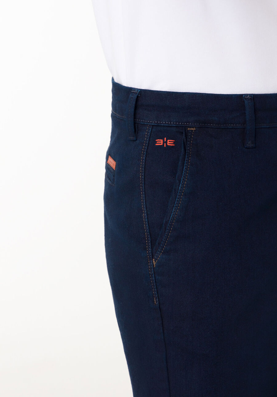 Bermuda Reta Radial Em Jeans Amaciado, JEANS ESCURO. Bermuda Reta Radial Em Jeans Amaciado, JEANS ESCURO, large.