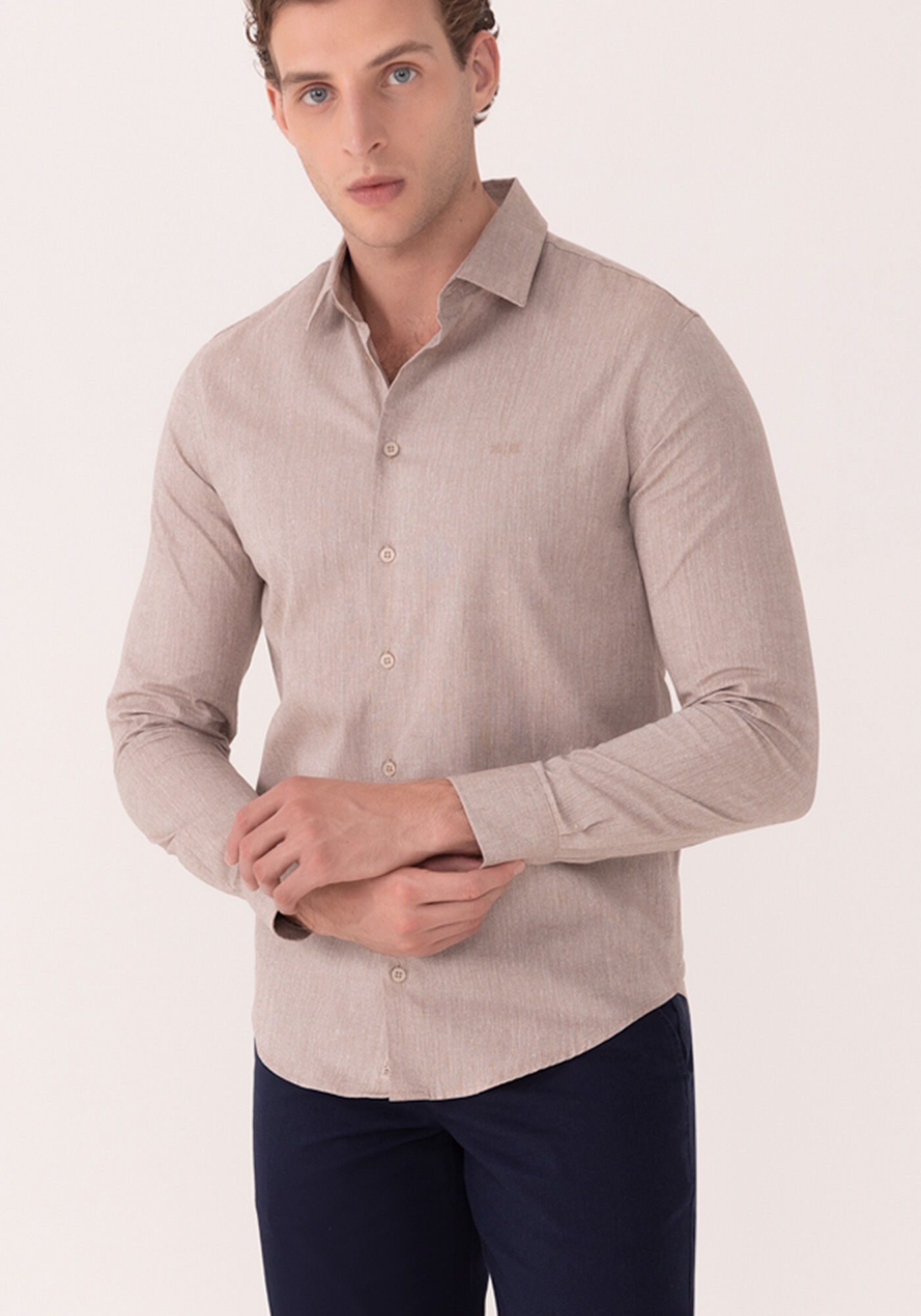 Camisa Slim Fit De Mangas Longas Em Tecido Com Linho, BEGE RUSSET, large.