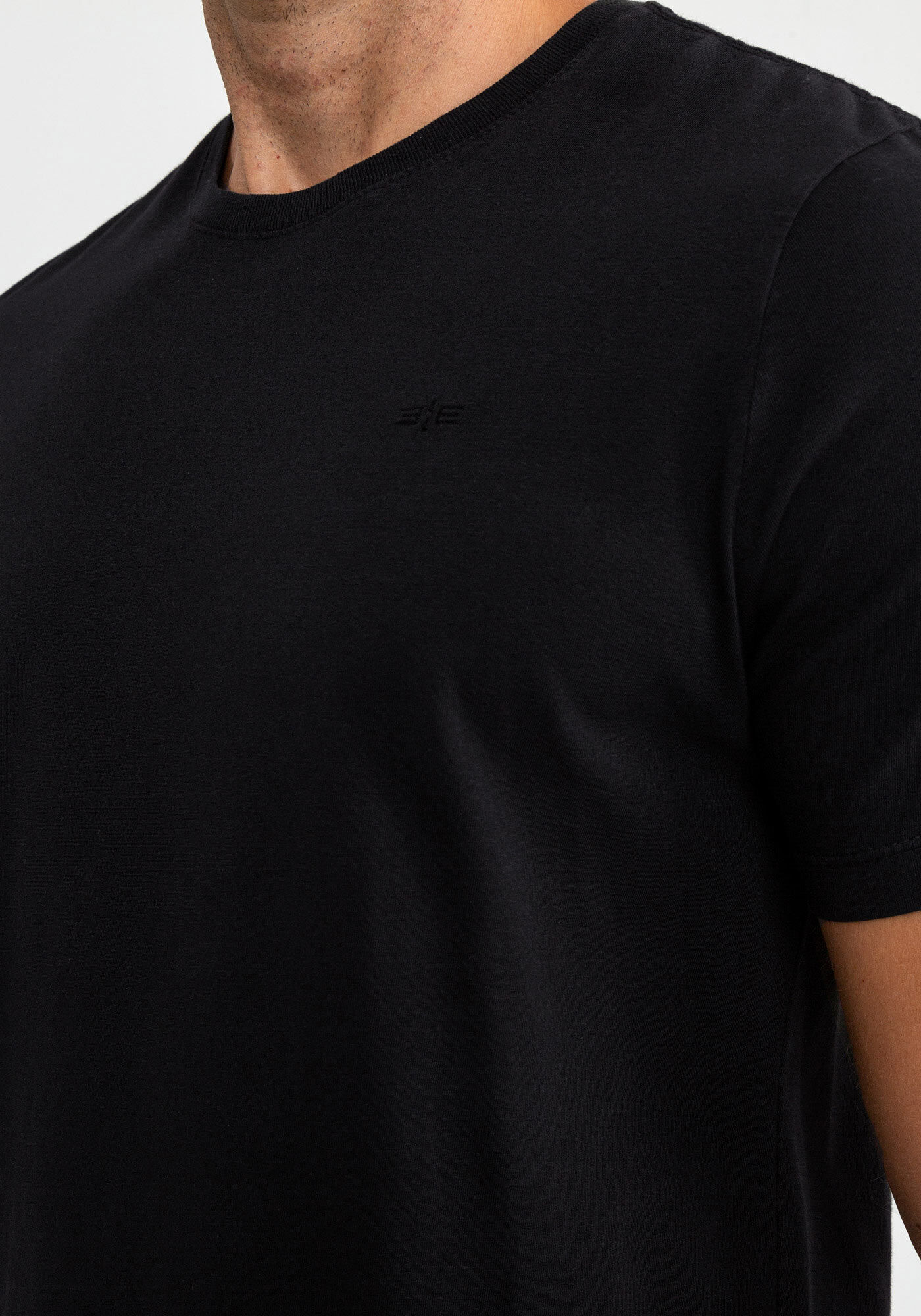 Camiseta Masculina em Malha com Manga Curta, PRETO REATIVO, large.