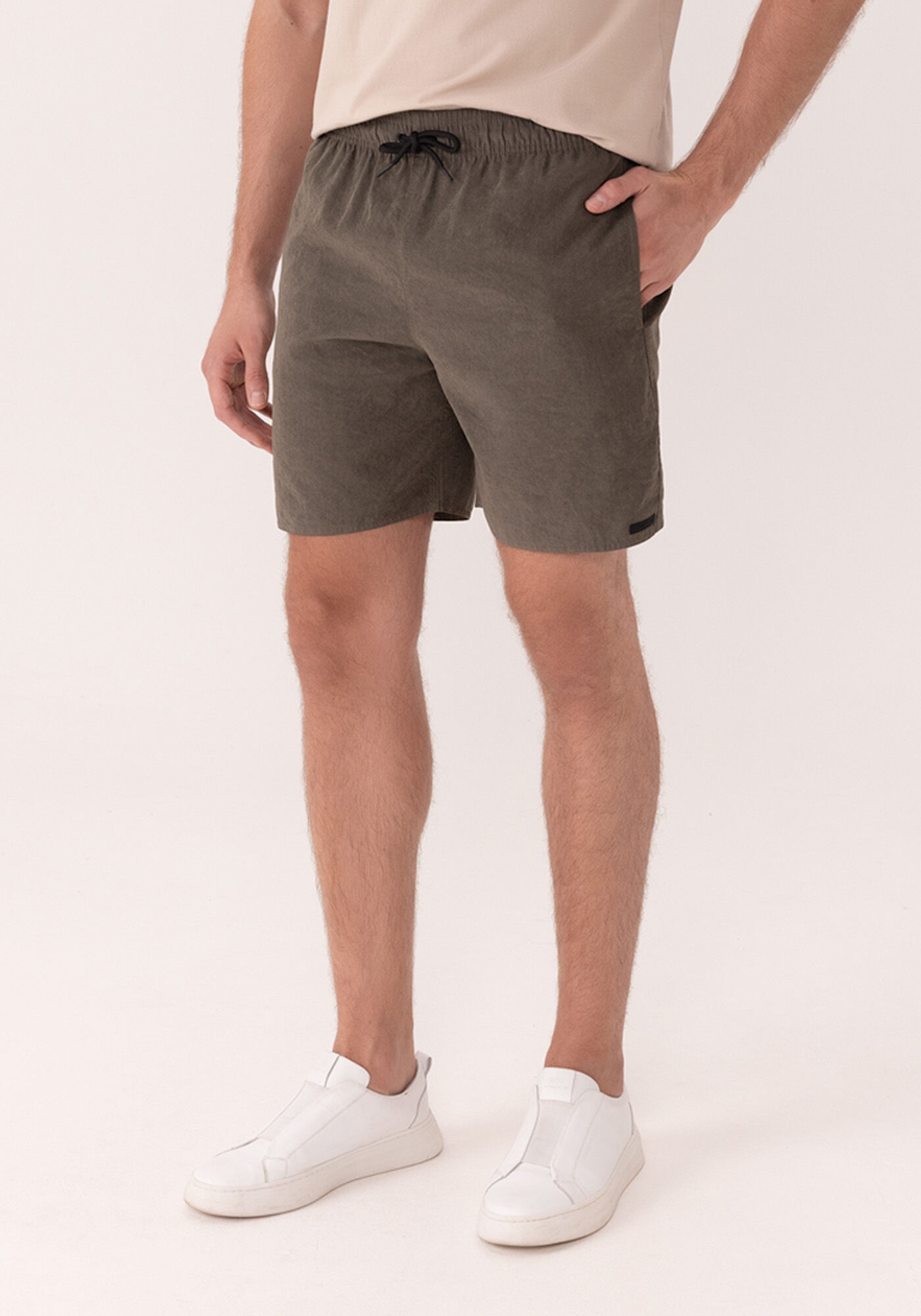 Shorts Com C&oacute;s El&aacute;stico E Bolsos, VERDE HEIR, large.