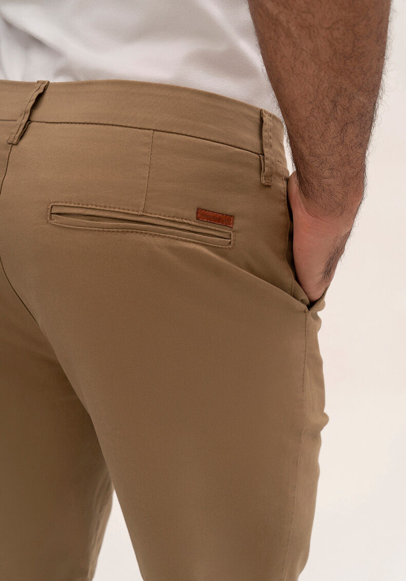 Bermuda Jogger Chino Masculina Em Sarja Amaciada, CAQUI RAIZ, large.