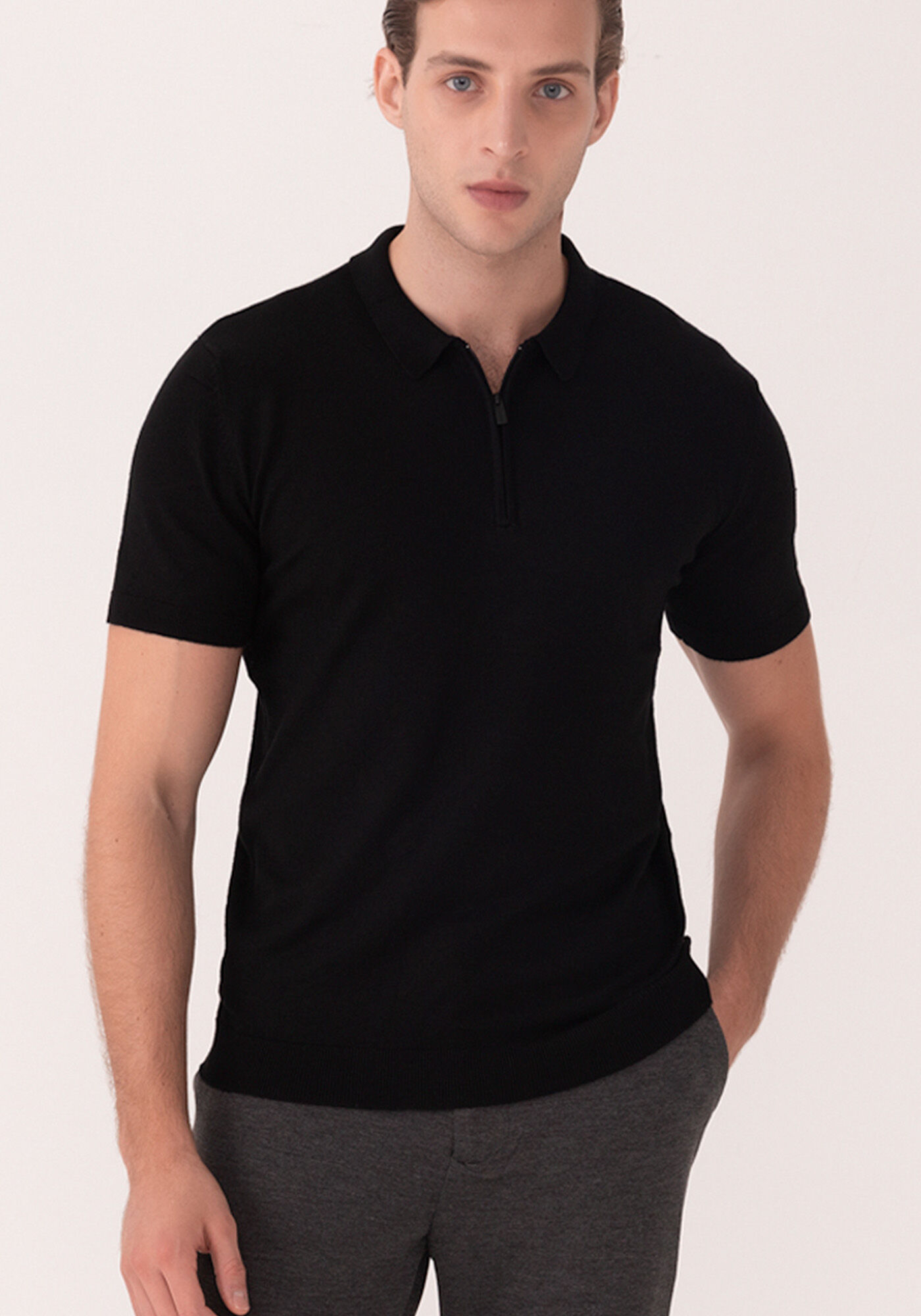Camisa Polo Com Z&iacute;per Em Malha Tric&ocirc;, PRETO REATIVO, large.