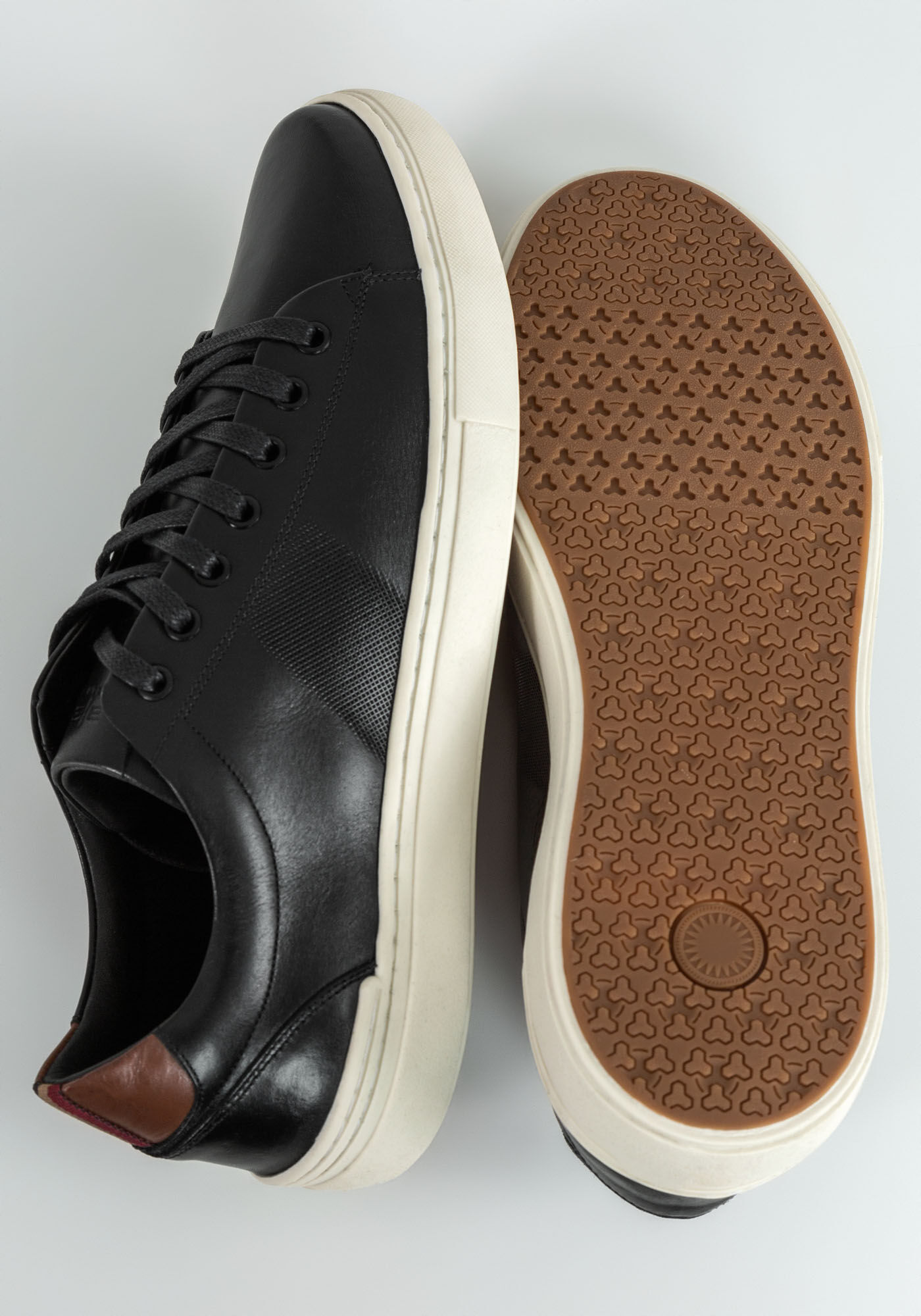 Tenis masculino em couro on sale