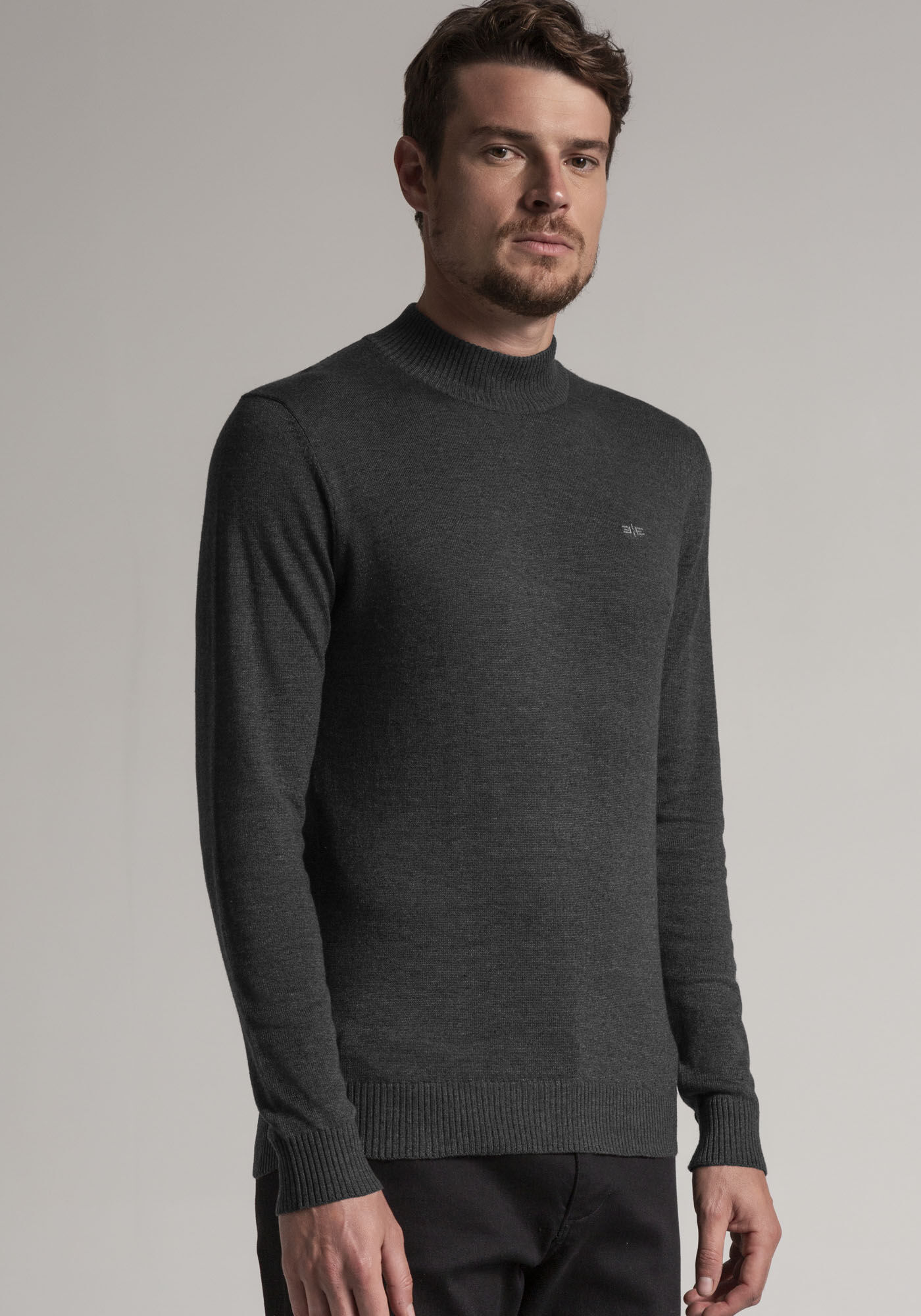 Blus&atilde;o Masculino em Tric&ocirc; com Gola Alta, MESCLA ESCURO, large.