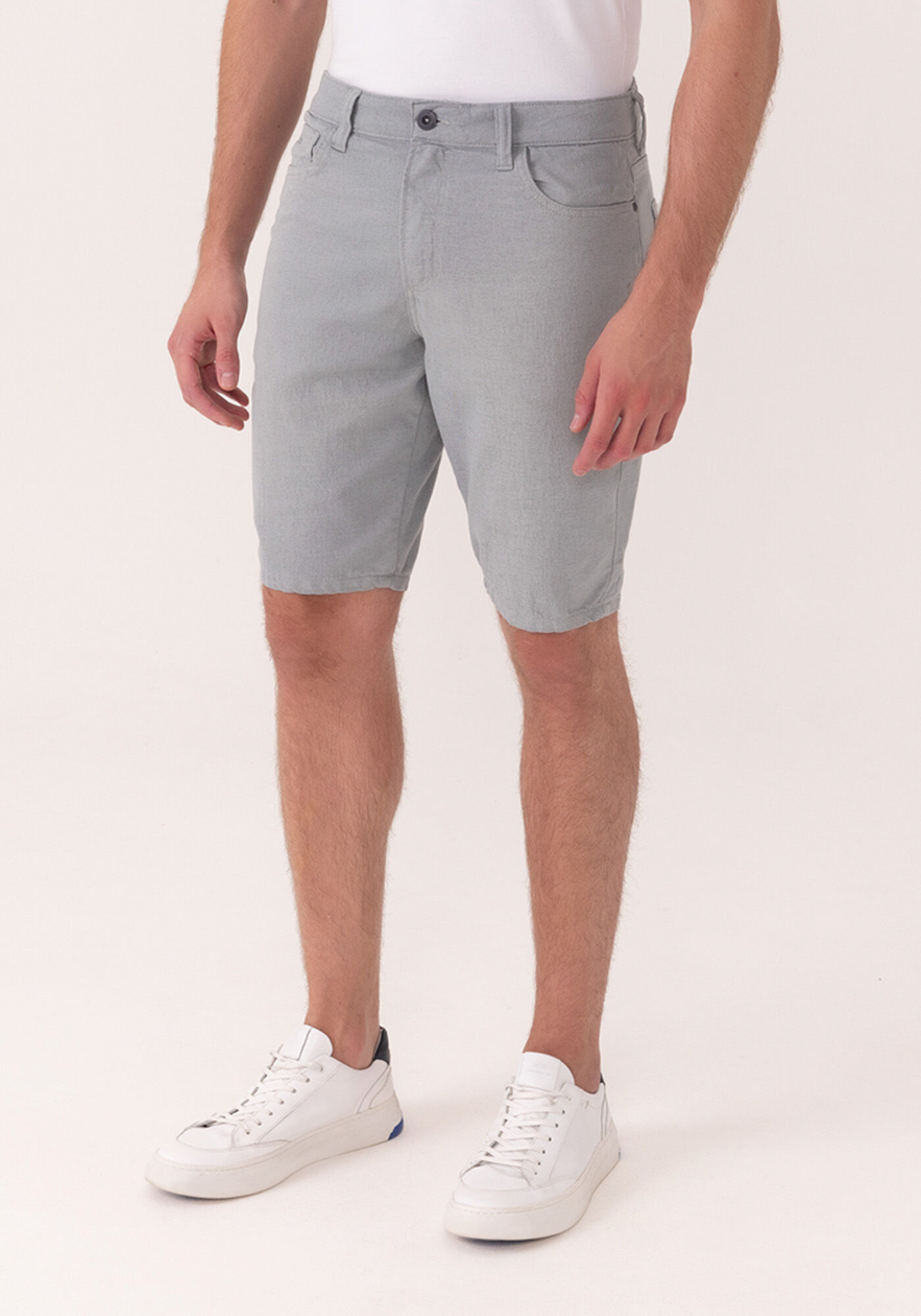 Bermuda Reta Radial Com Bolsos Em Sarja Com Elastano, CINZA GLISTEN, large.