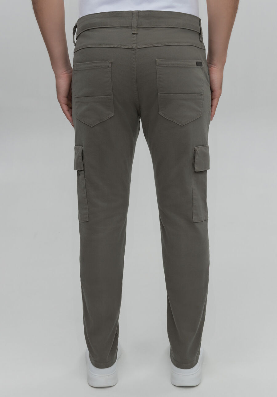 Calça Jogging Com Bolso Cargo Em Sarja Denim Malha, VERDE FURIA. Calça Jogging Com Bolso Cargo Em Sarja Denim Malha, VERDE FURIA, large.