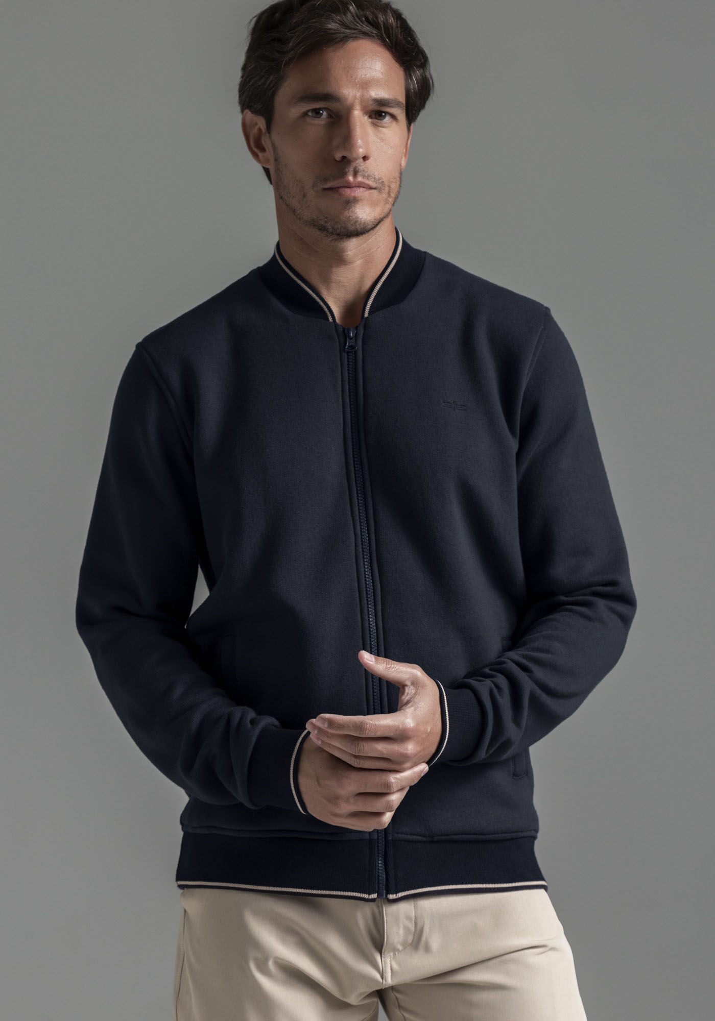 Jaqueta Bomber Masculina em Moletom com Retil nea Hangar 33