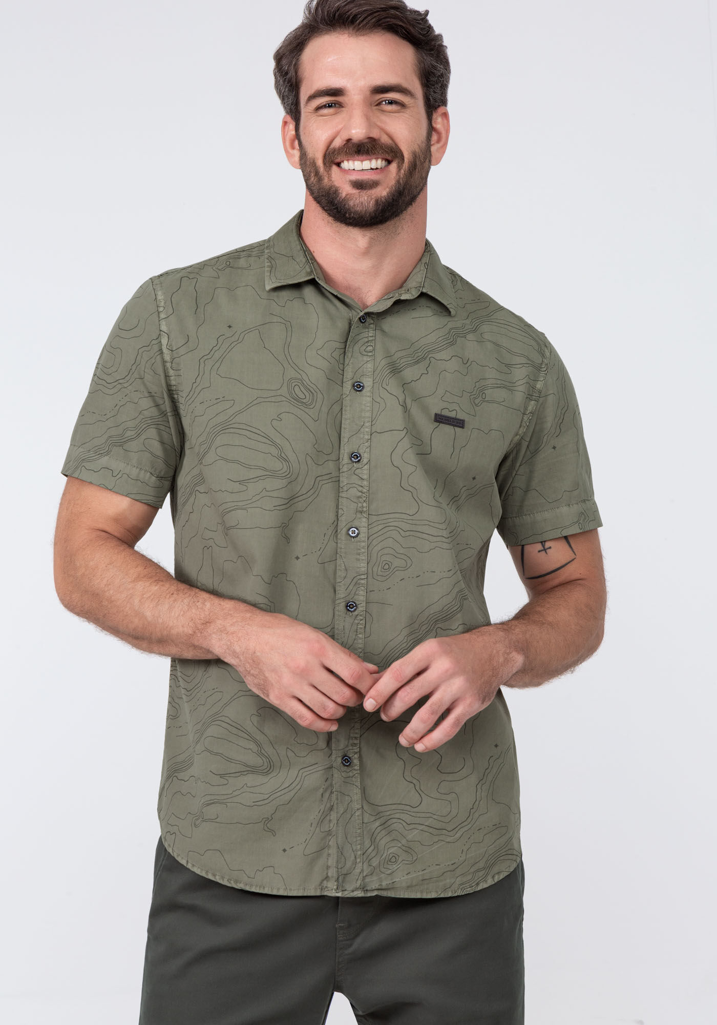 Camisa Masculina Slim Fit Manga Curta Estampada Hangar 33