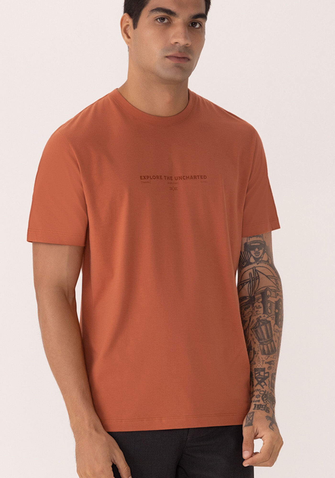 Camiseta Com Estampa Localizada Em Malha Pima, LARANJA FERRUGEM, large.