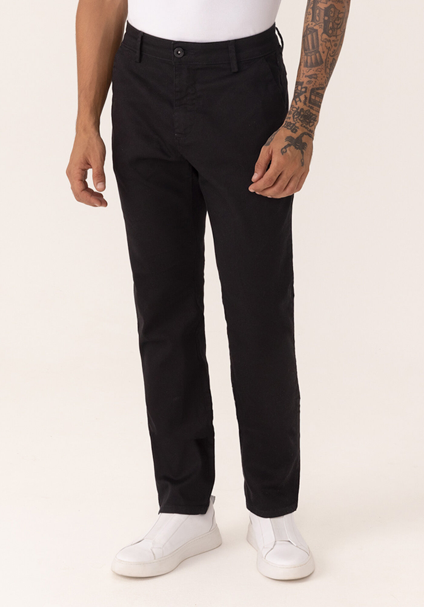 Cal&ccedil;a Slim Turbofan Chino Em Sarja Amaciada, PRETO, large.