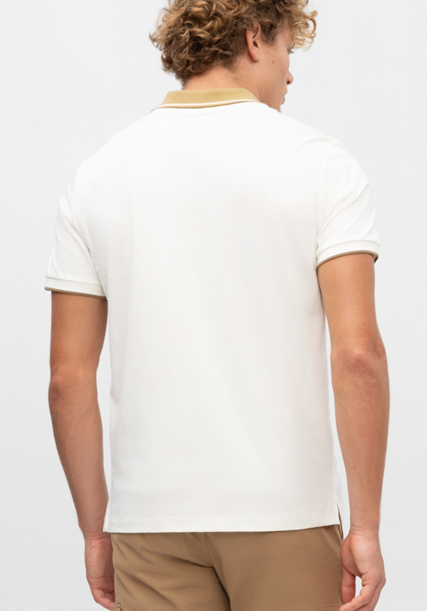 Camisa Polo Masculina com Detalhe Retil&iacute;nea, BRANCO OFF WHITE, large.