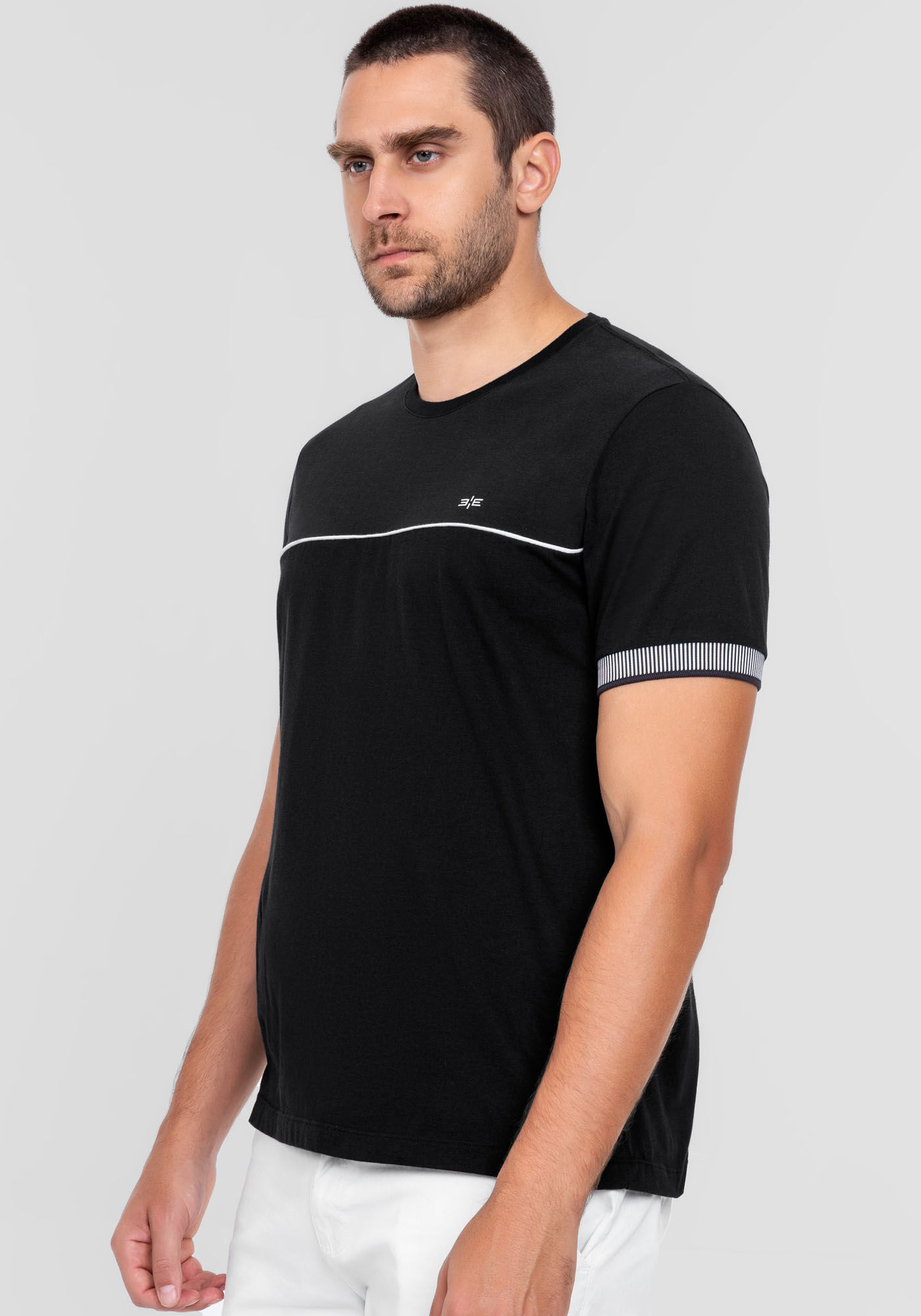 Camiseta Masculina em Malha com Retil&iacute;nea Manga, PRETO, large.