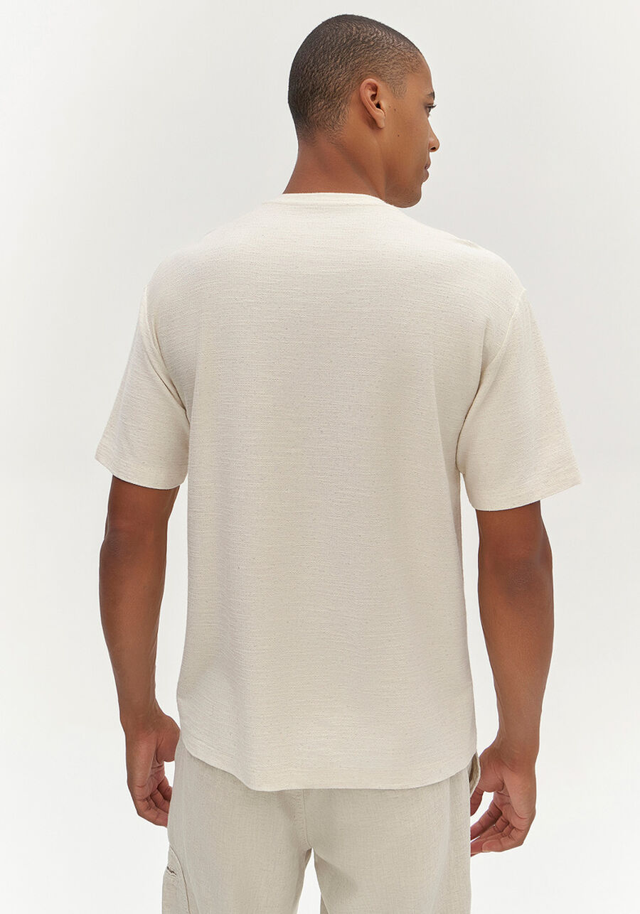 Camiseta Masculina Oversized em Malha Linho, BRANCO OFF WHITE. Camiseta Masculina Oversized em Malha Linho, BRANCO OFF WHITE, large.